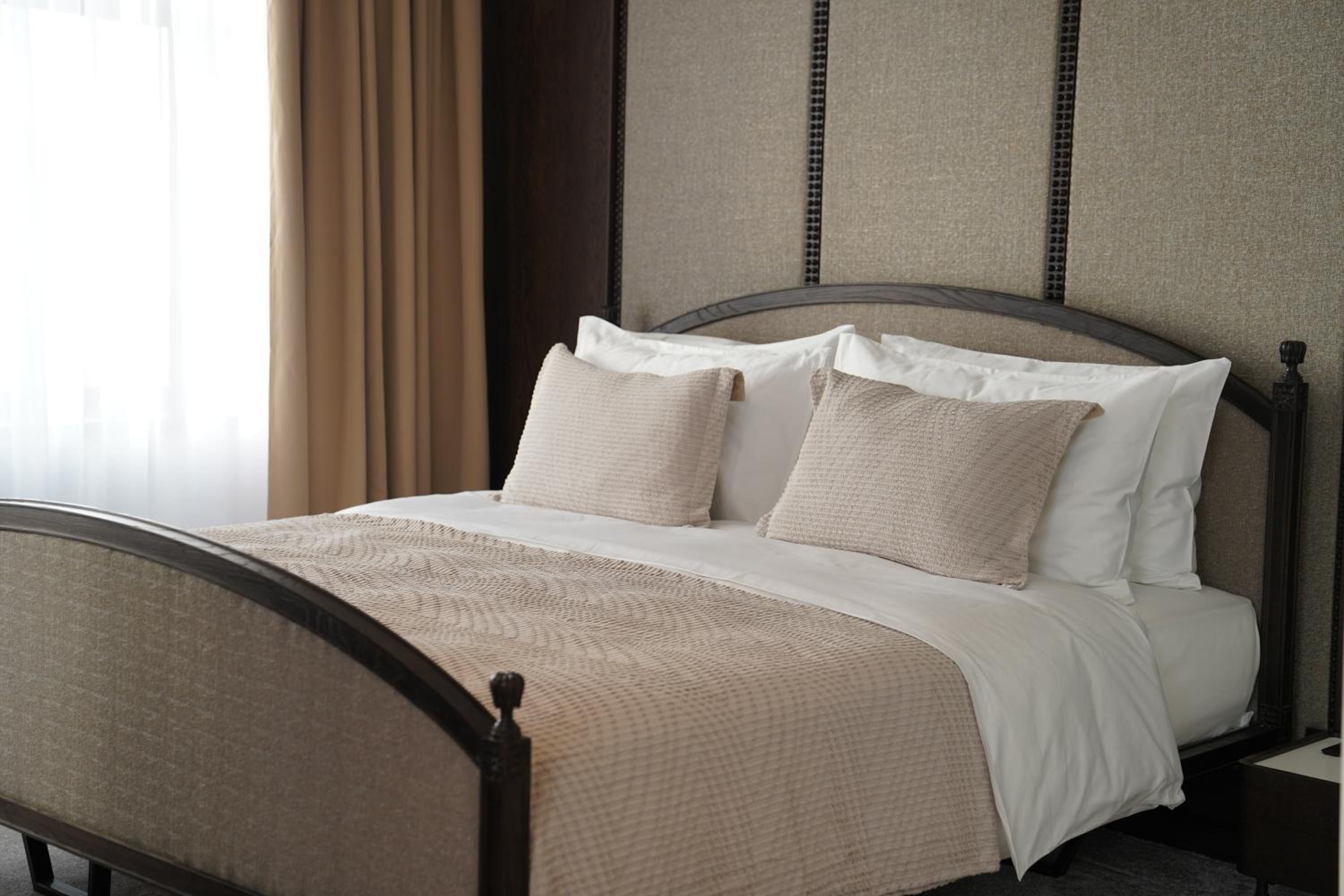 Deluxe Junior Suite photo 2