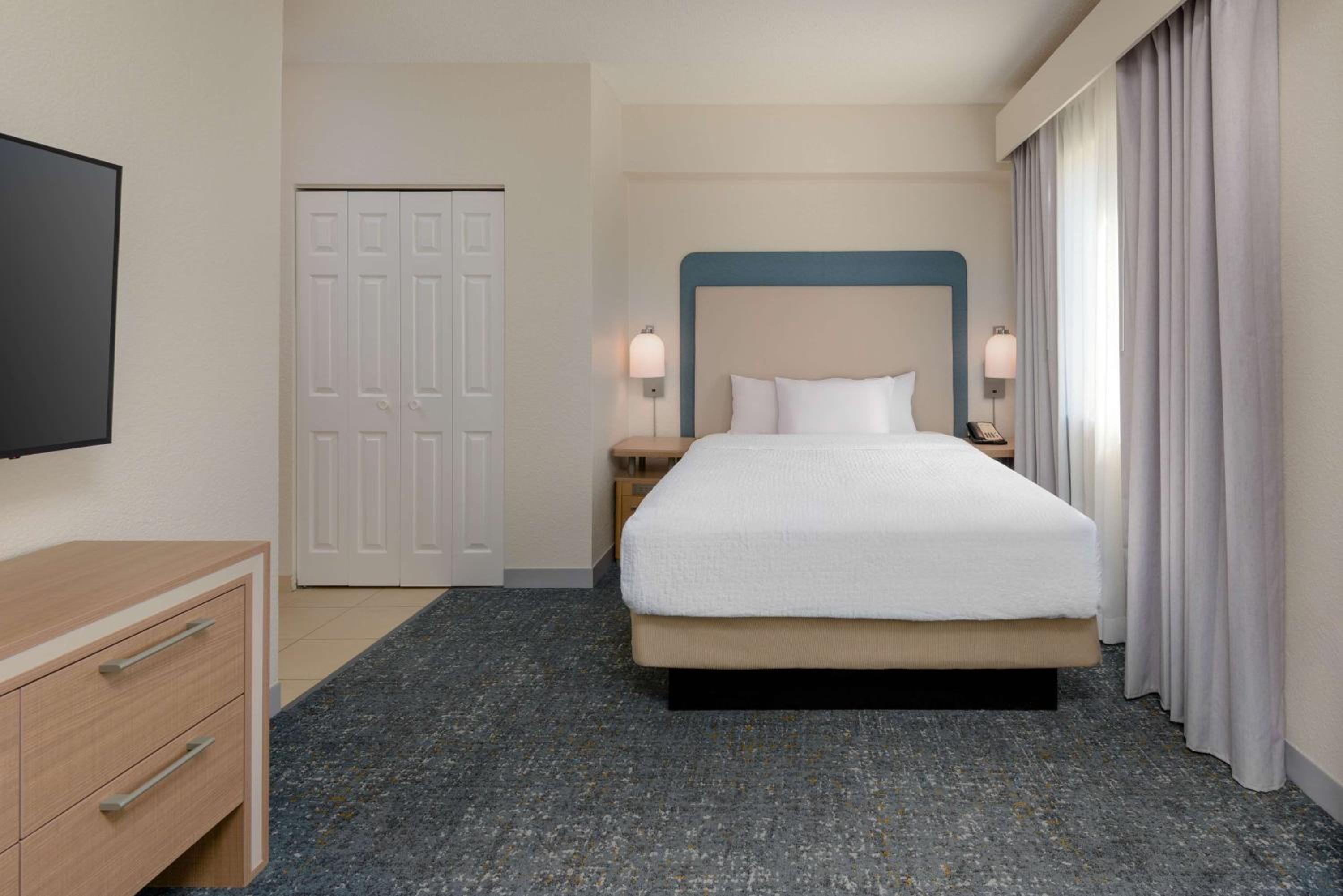 Two-Bedroom Suite with Separate Bathrooms - Non-Smoking - Photo 1