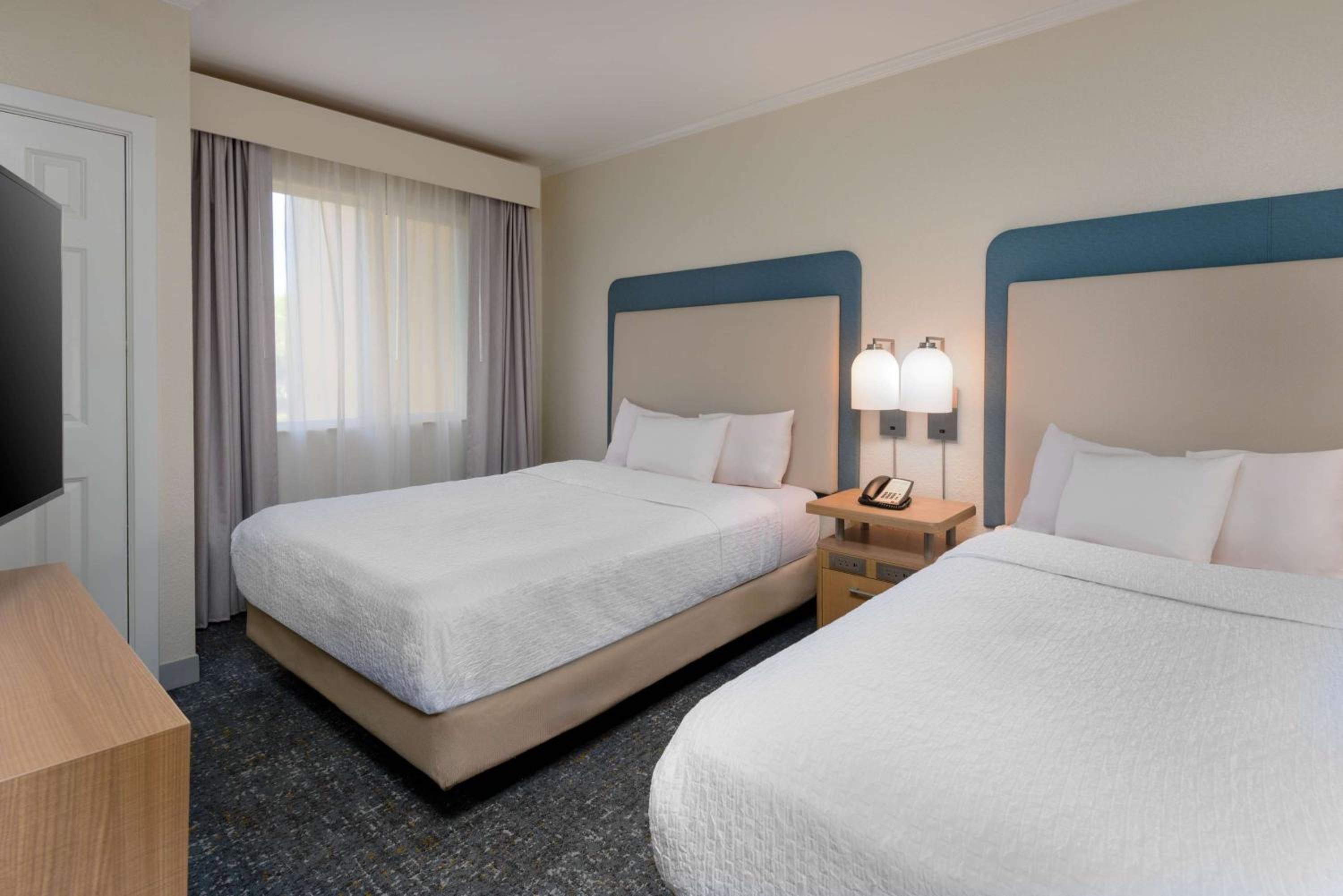 Two-Bedroom Suite - Photo 2