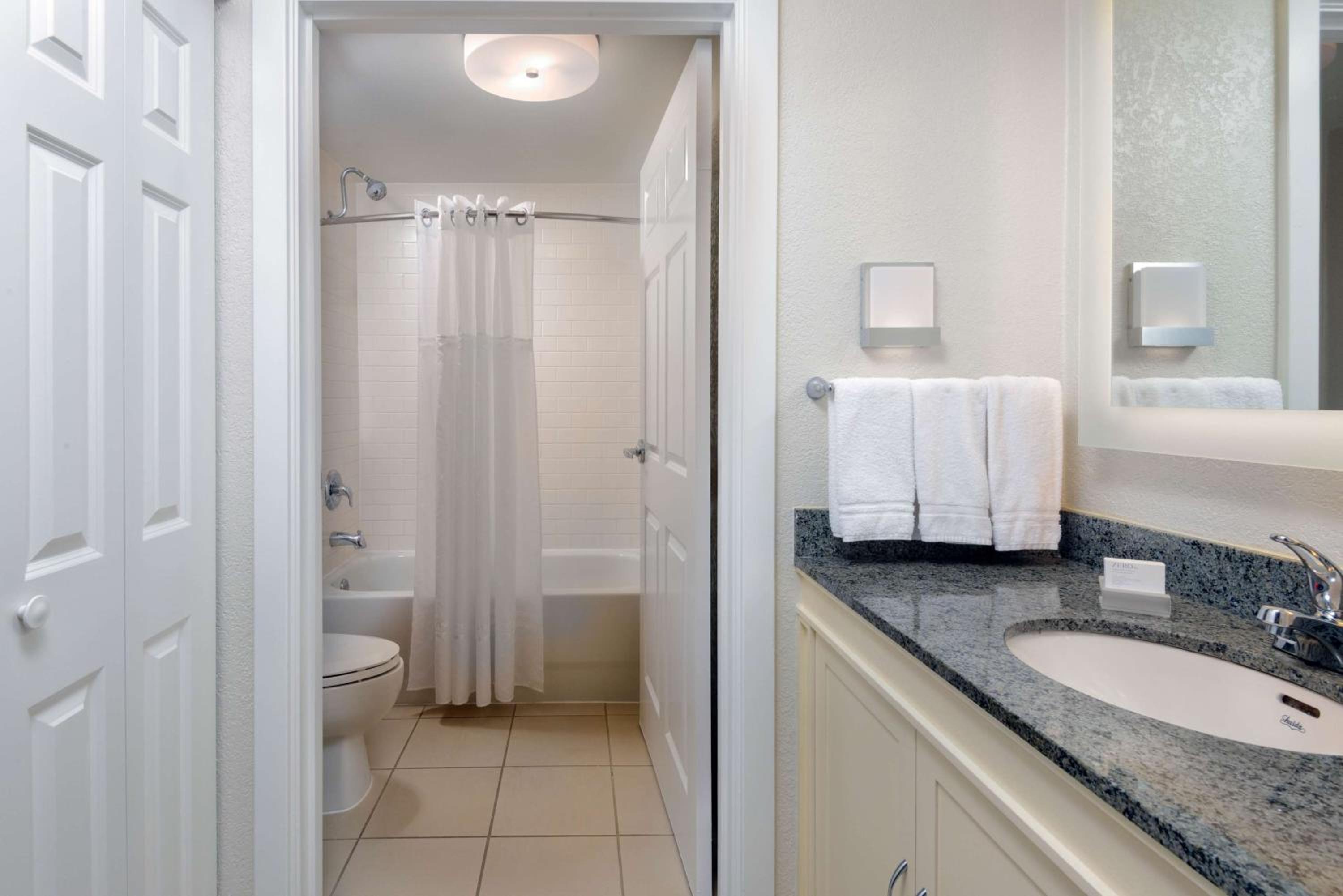 Two-Bedroom Suite - Photo 4