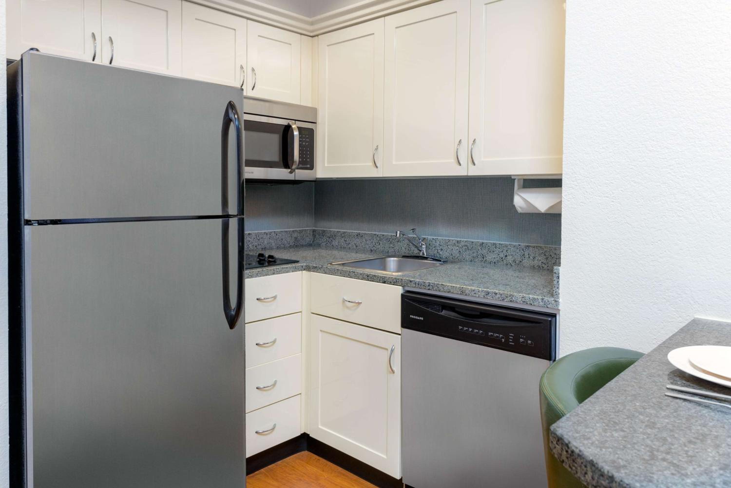 Two-Bedroom Suite - Photo 6
