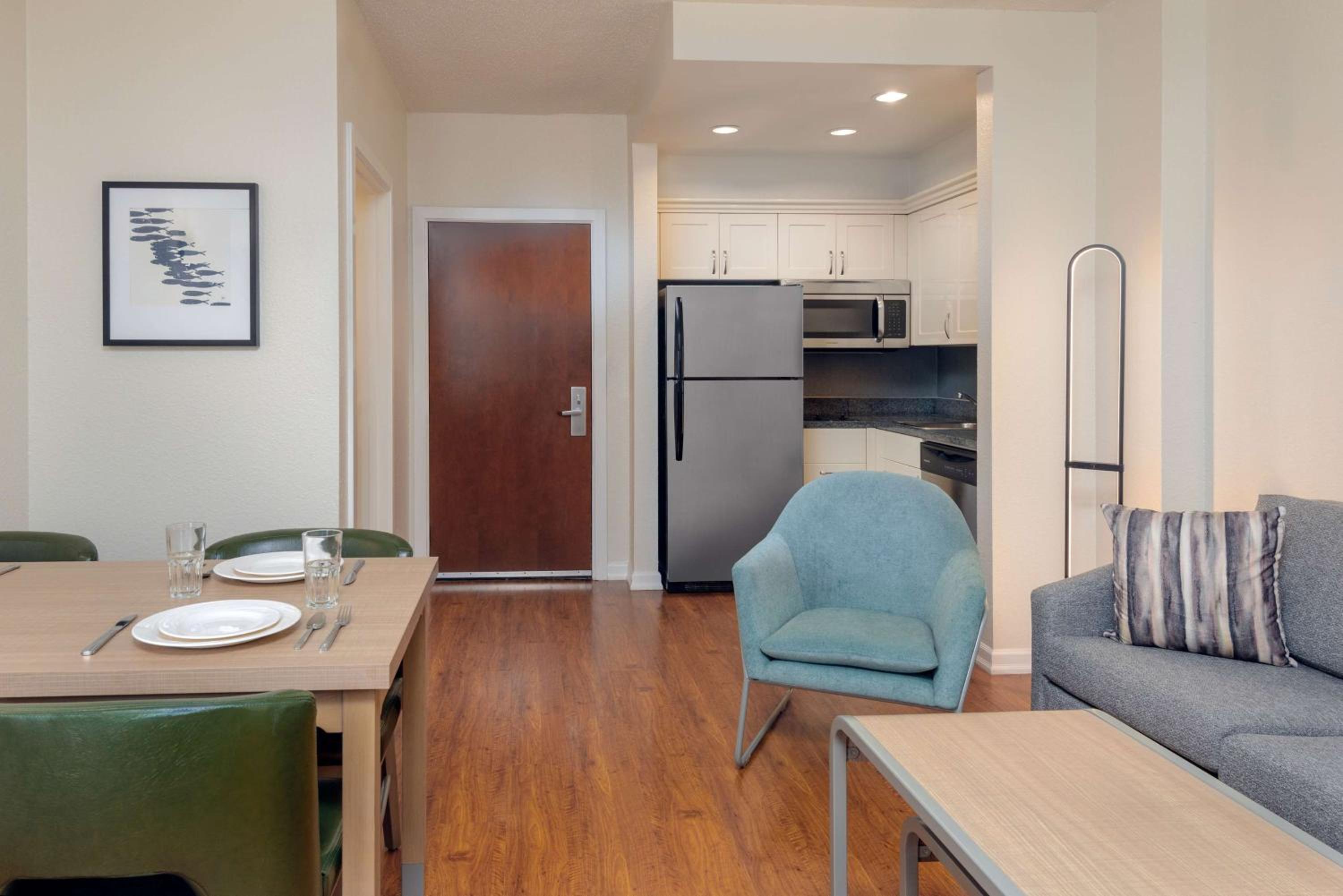 Two-Bedroom Suite - Photo 7