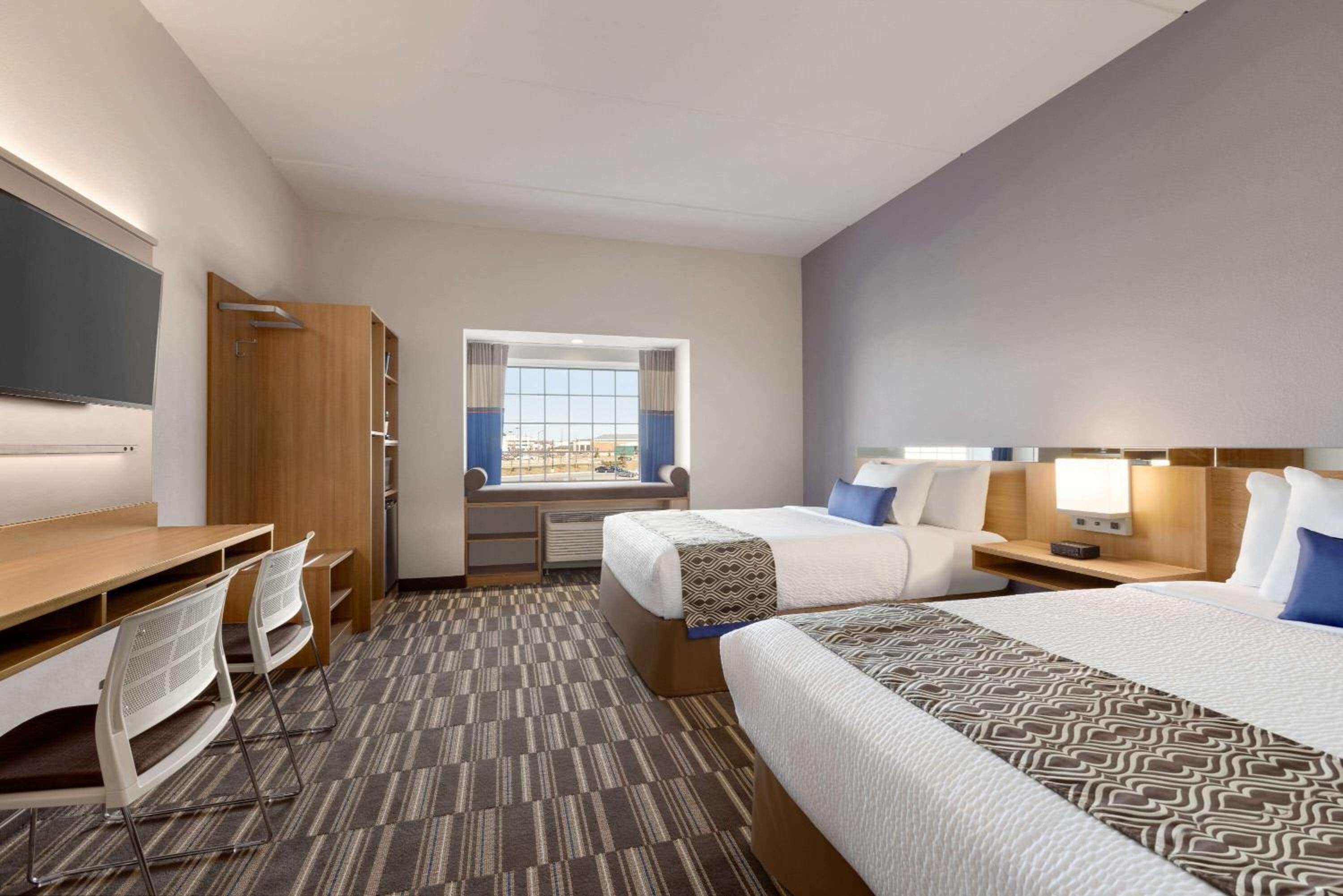 Queen Room with Two Queen Beds - Mobility Access/Non-Smoking - Photo 1