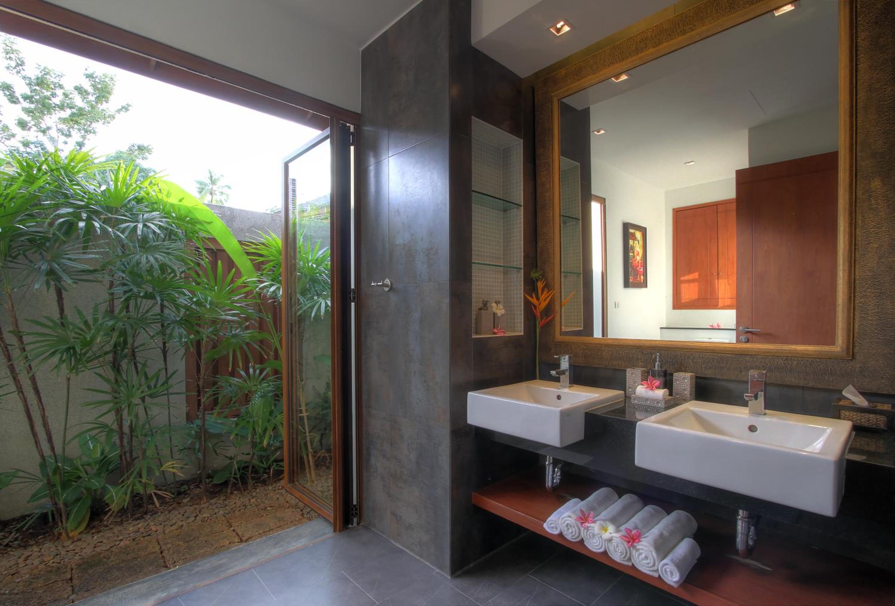 Deluxe Beach Suite - Photo 9