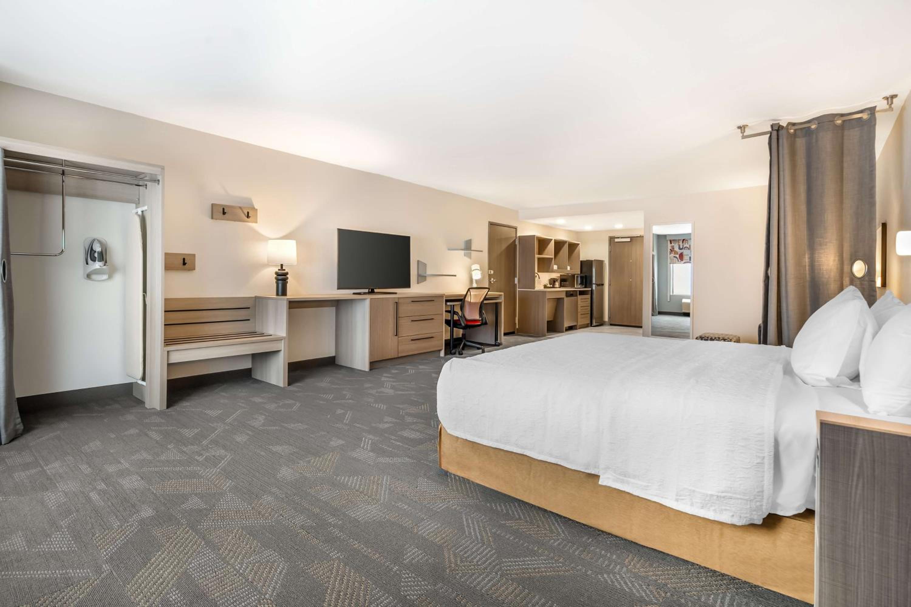King Studio Suite with Tub - Mobility/Hearing Accessible - Photo 1