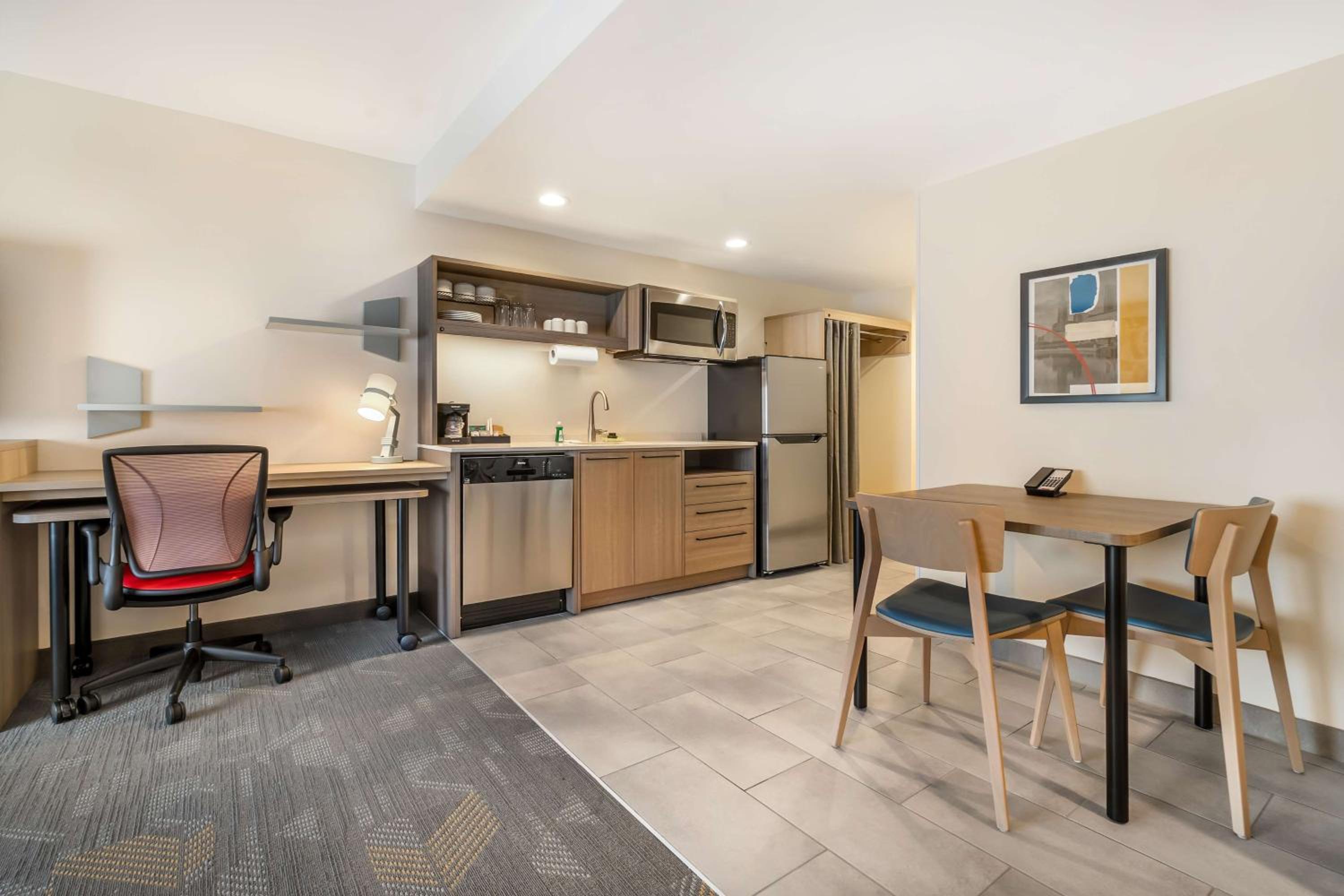 One-Bedroom King Suite - Photo 2