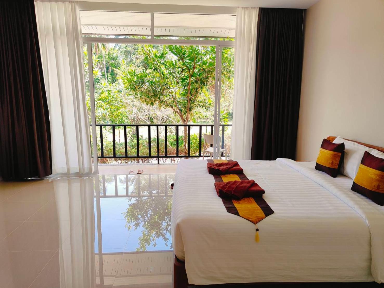 Queen Room with Garden View - Photo 6