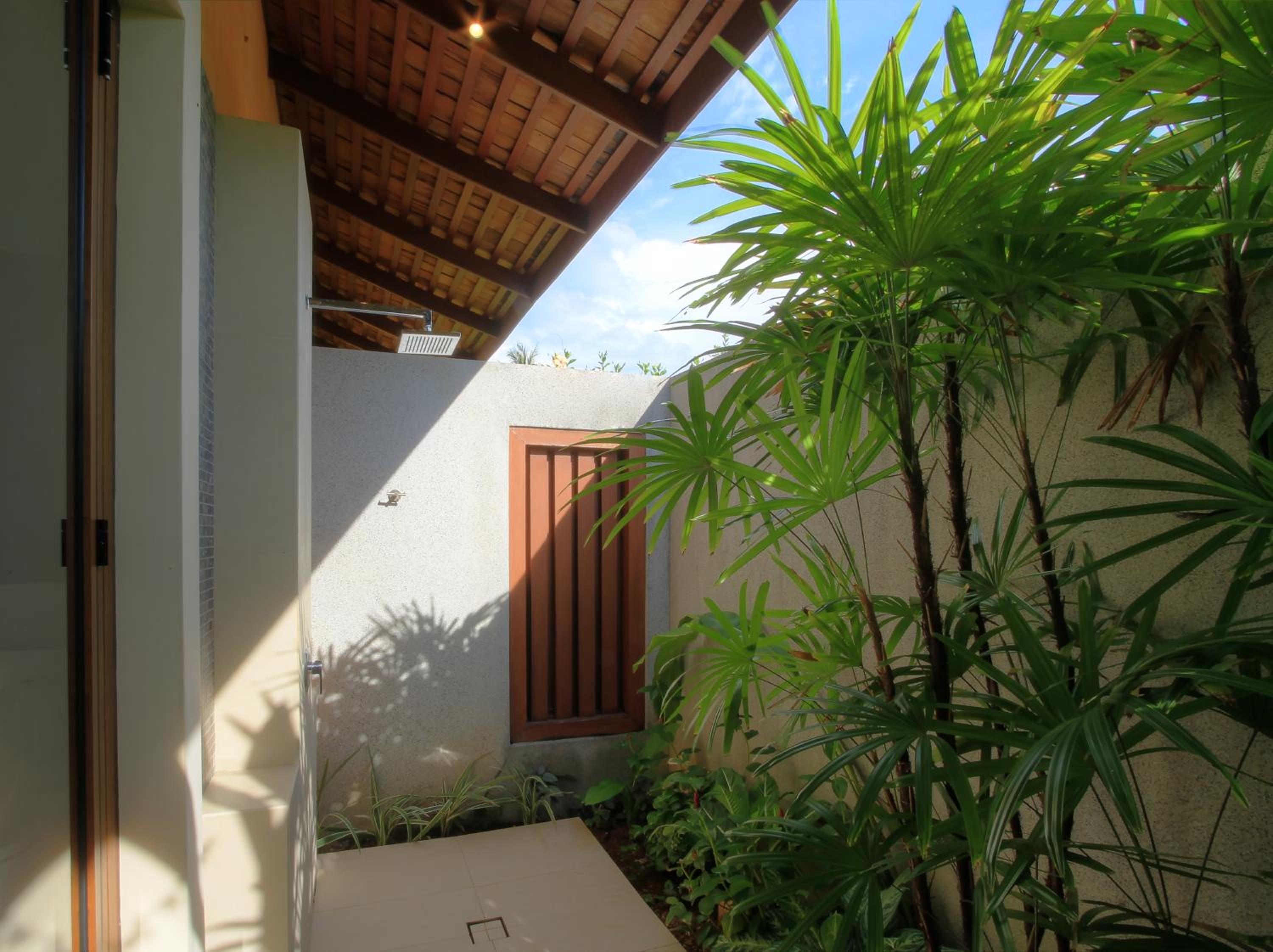 Deluxe Beach Suite - Photo 17