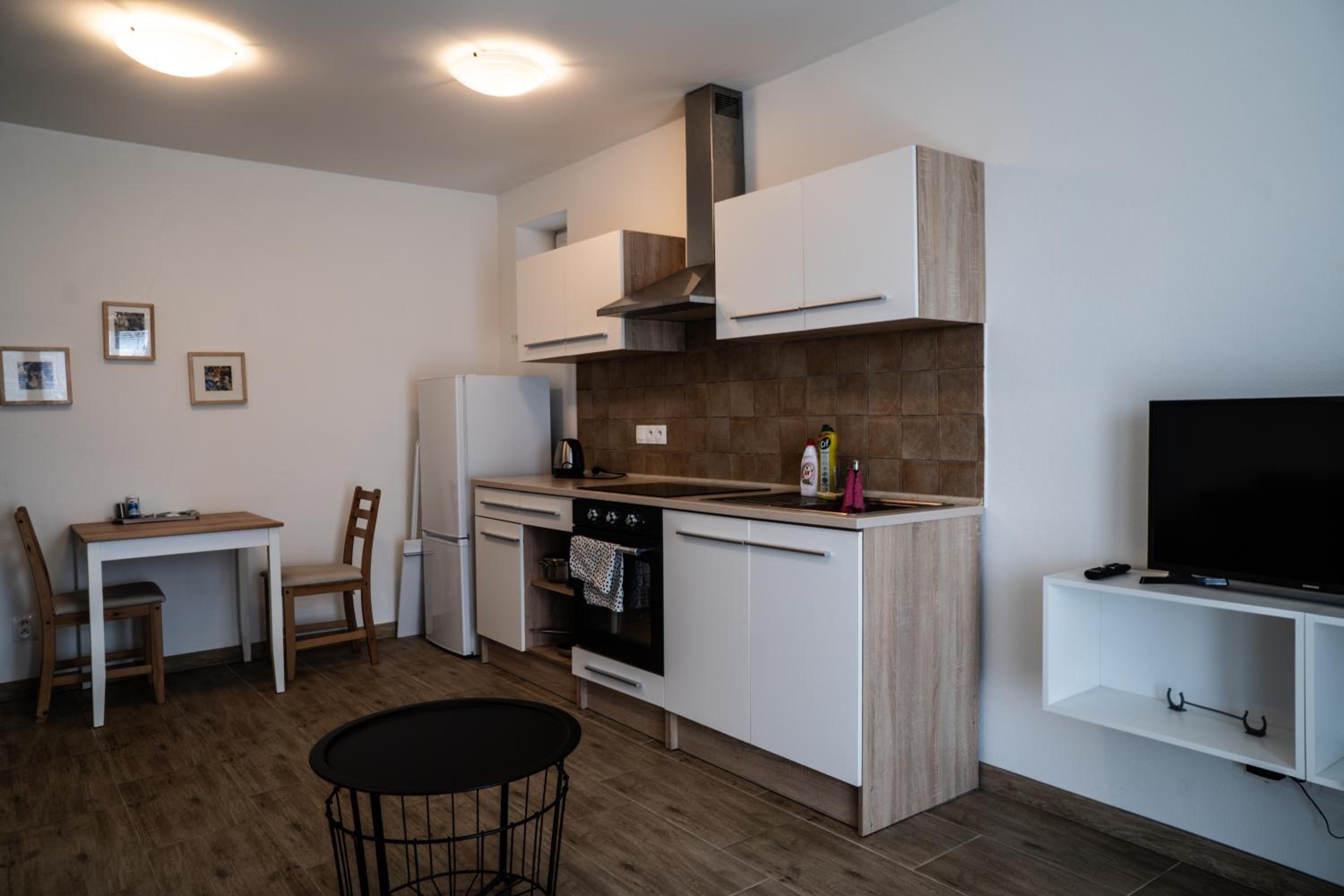 Apartment with Balcony - Photo 7