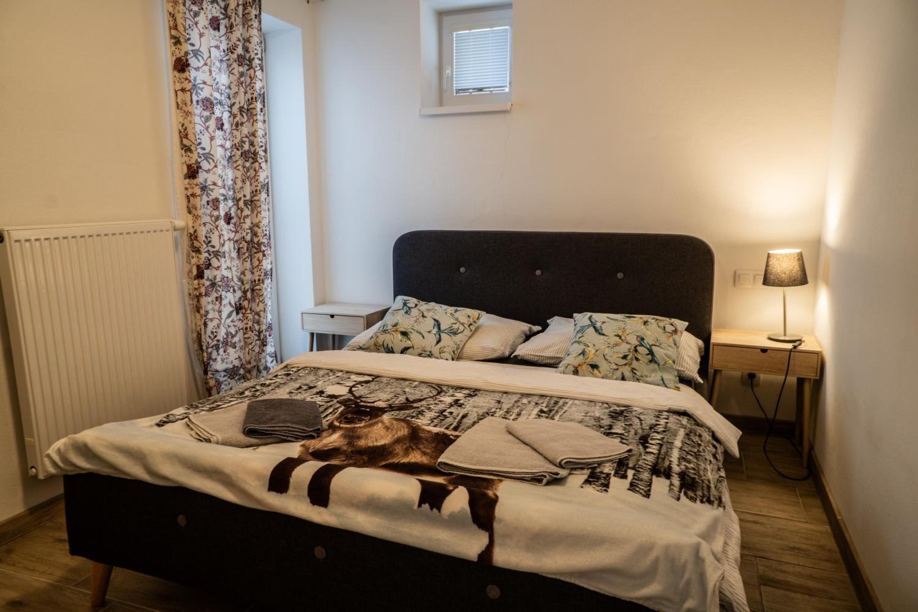 Apartment with Balcony - Photo 9