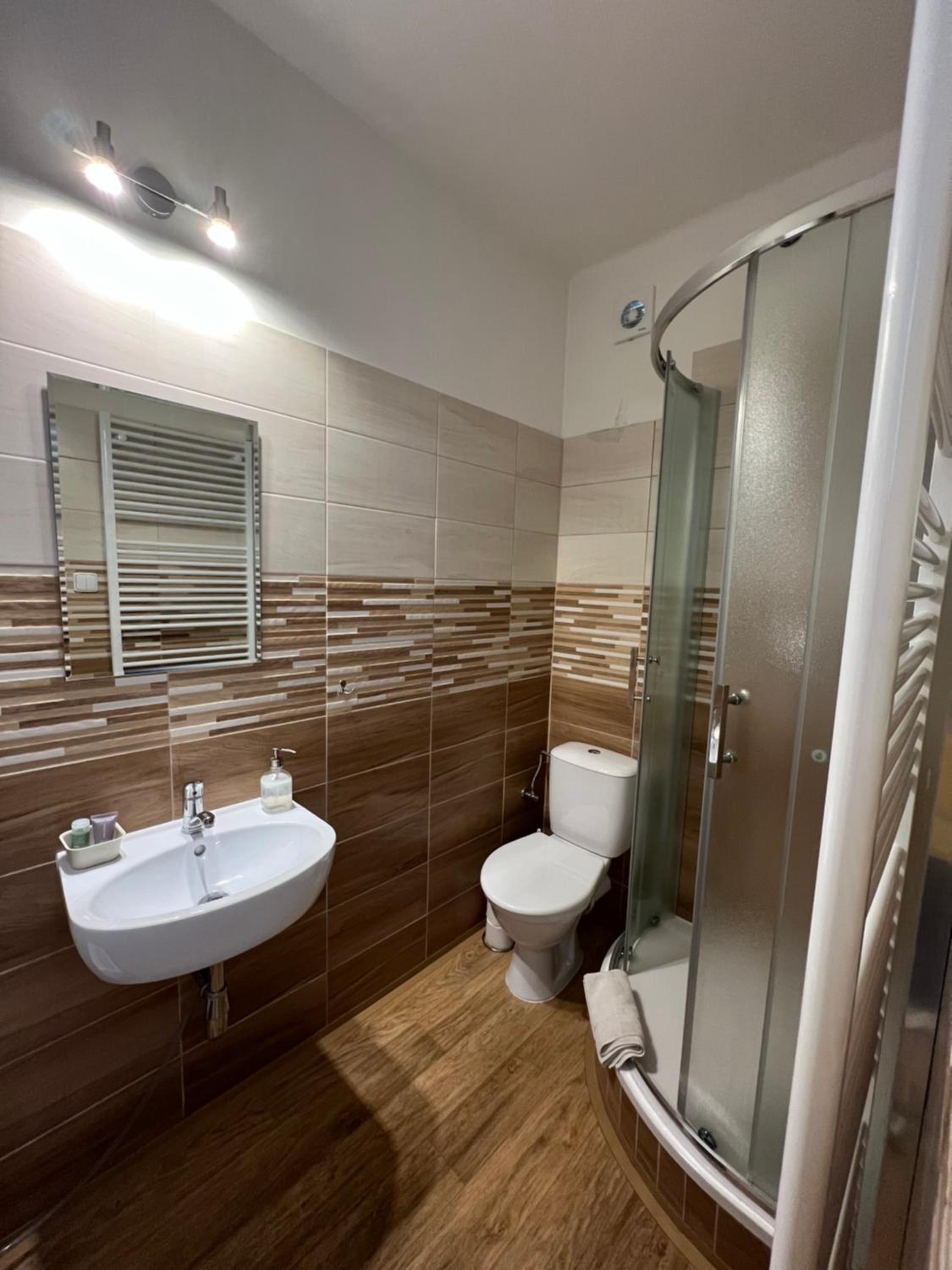 Single Room with Private Bathroom photo 1