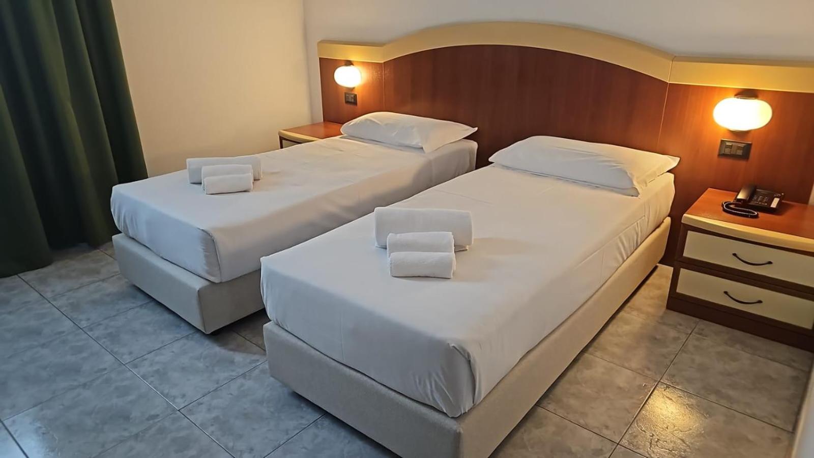 Twin Room - Photo 1