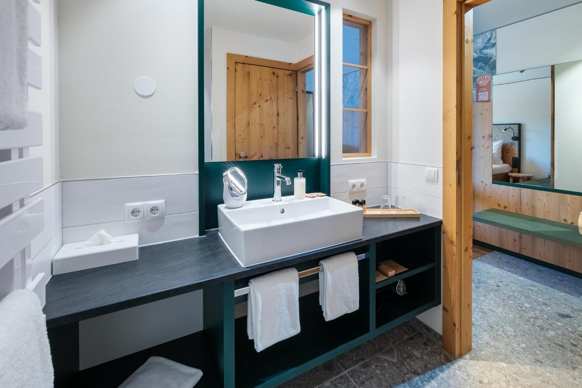 Superior Double Room with Mountain View & Balcony
