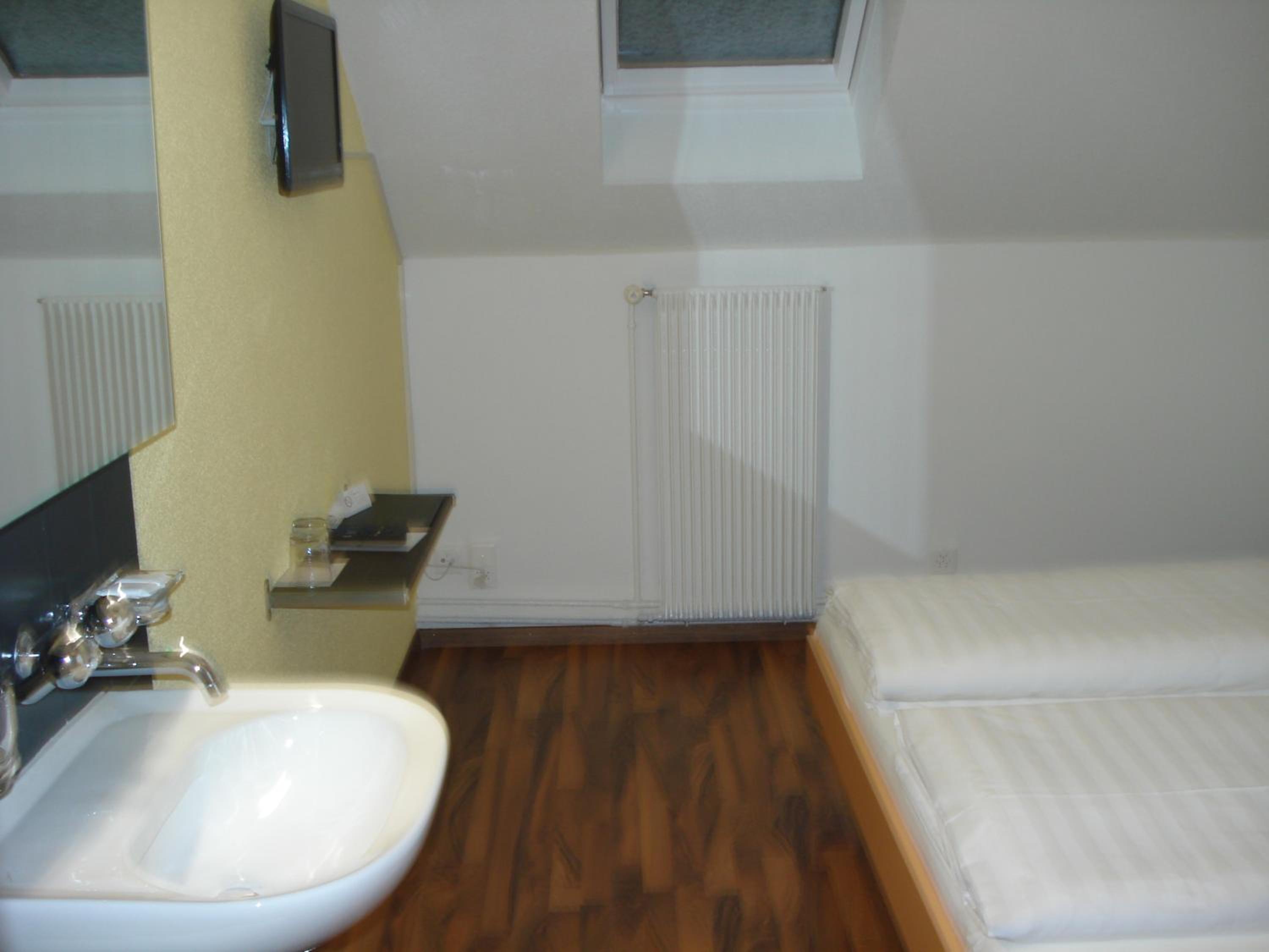 Triple Room with External Private Bathroom - Photo 21