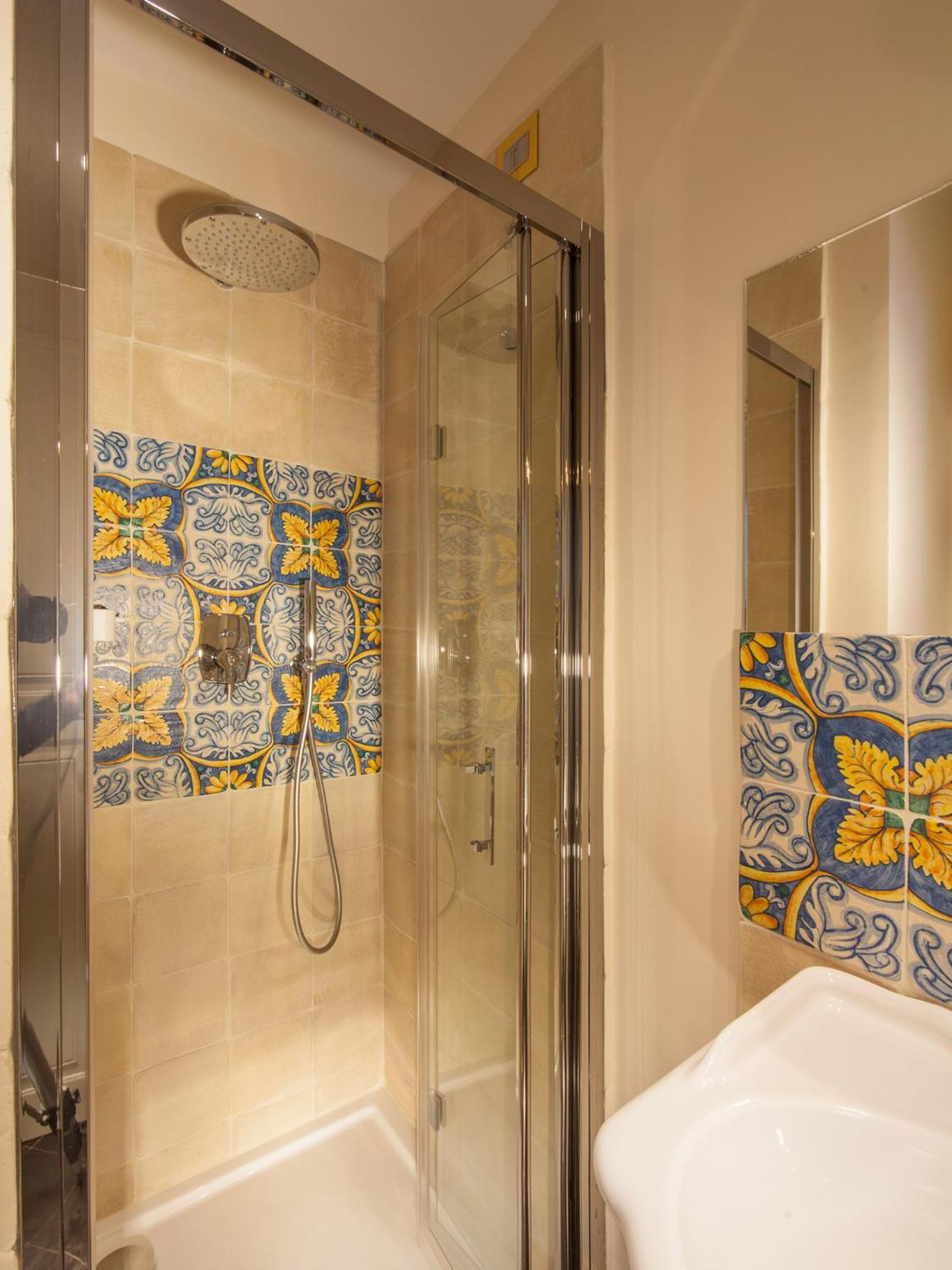 Double or Twin Room with Balcony photo 2