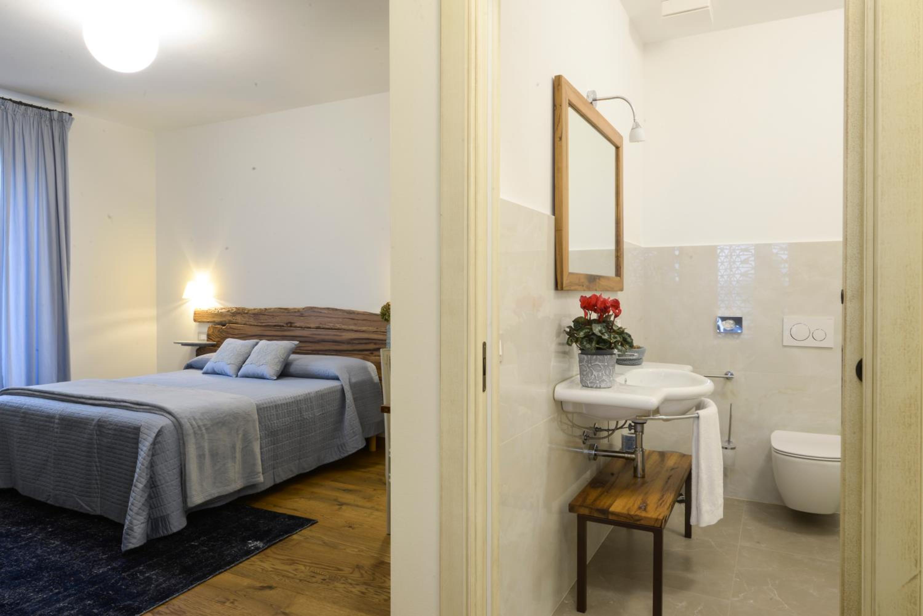 Queen Room with Pool View
