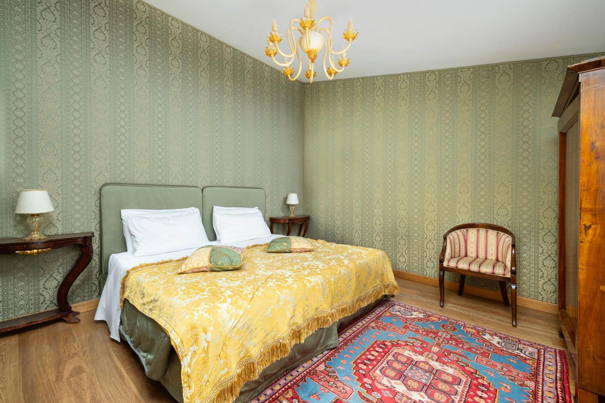 Family Room with Garden View - Photo 1