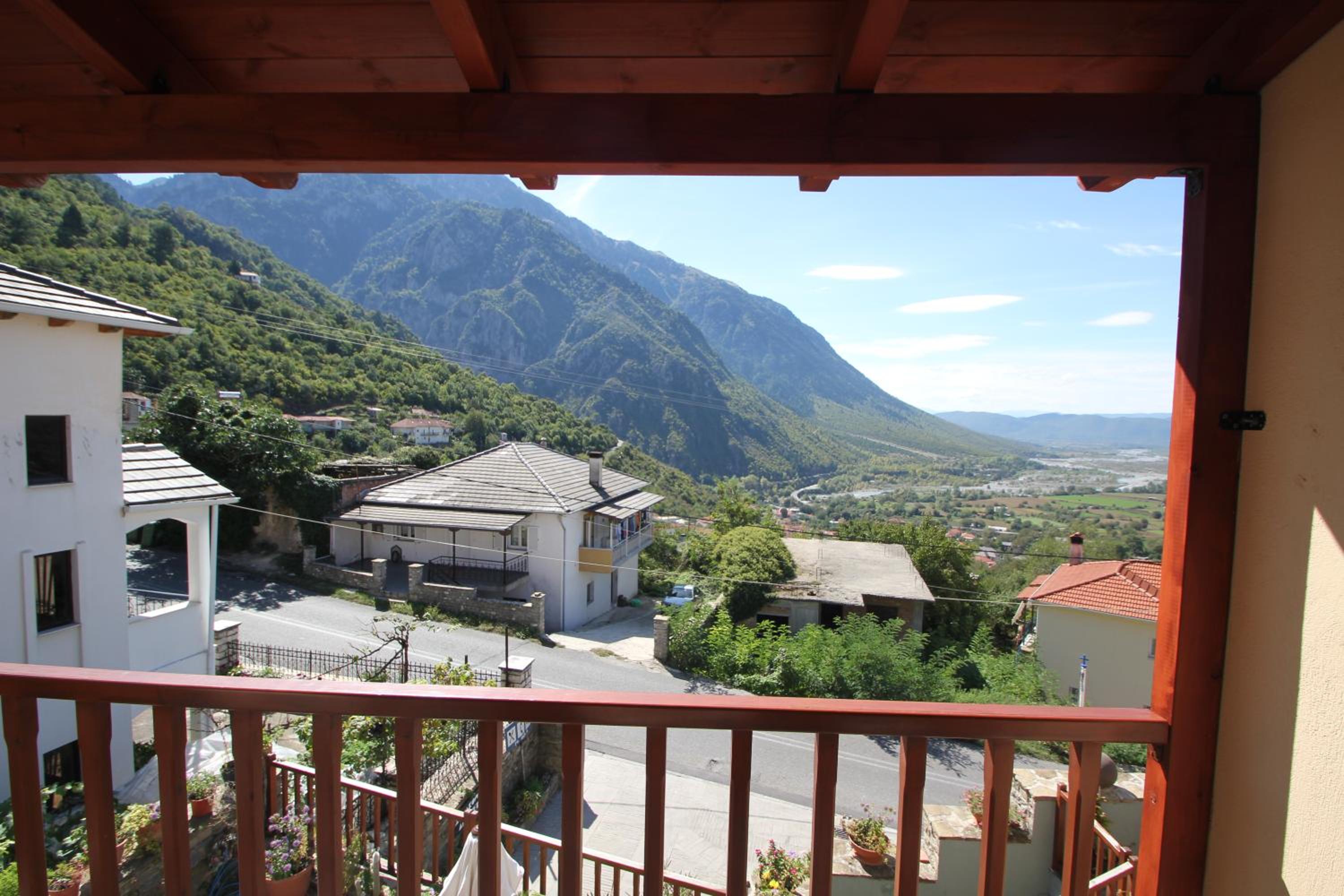 Deluxe Double Room with Balcony - Photo 3
