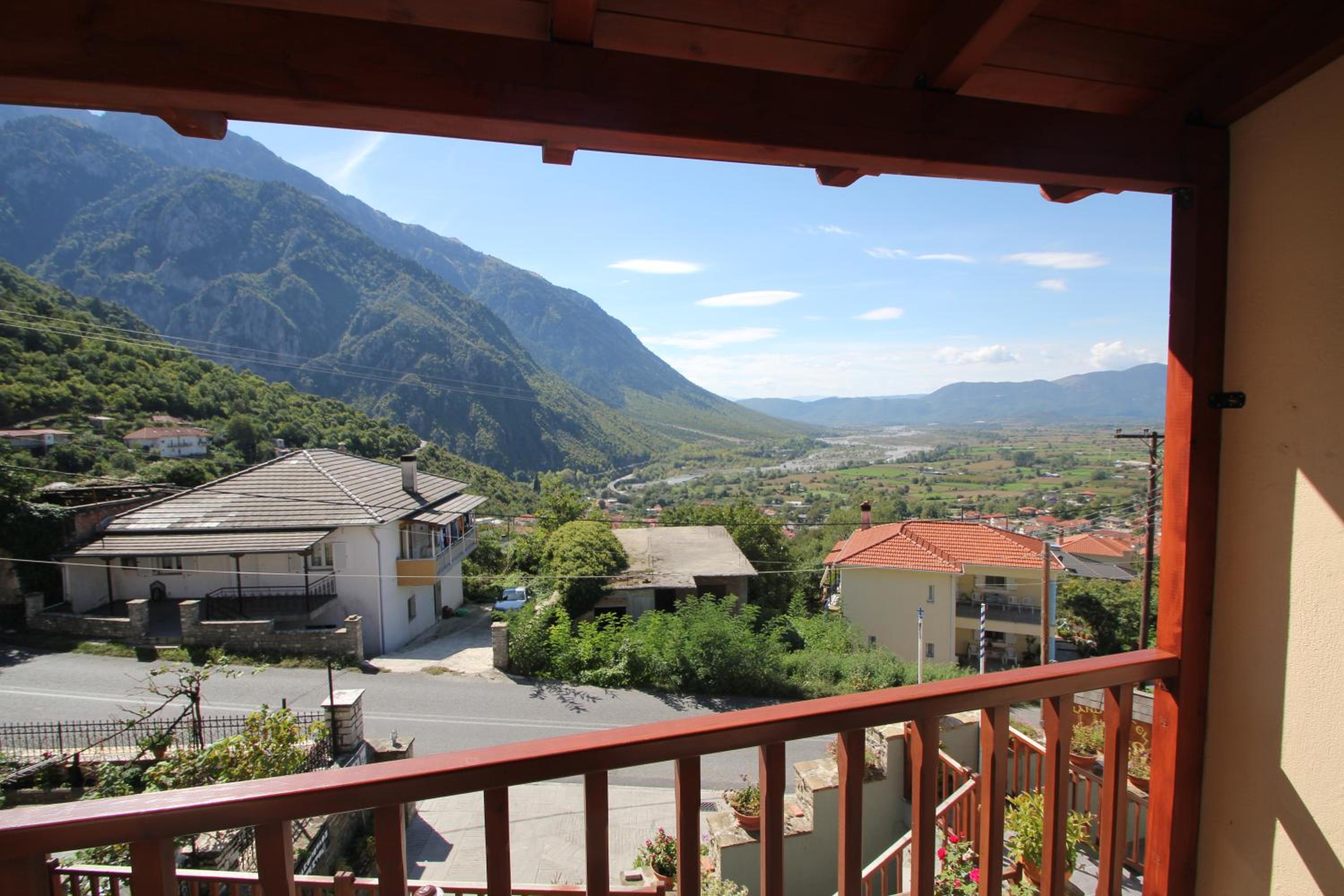 Deluxe Double Room with Balcony - Photo 5