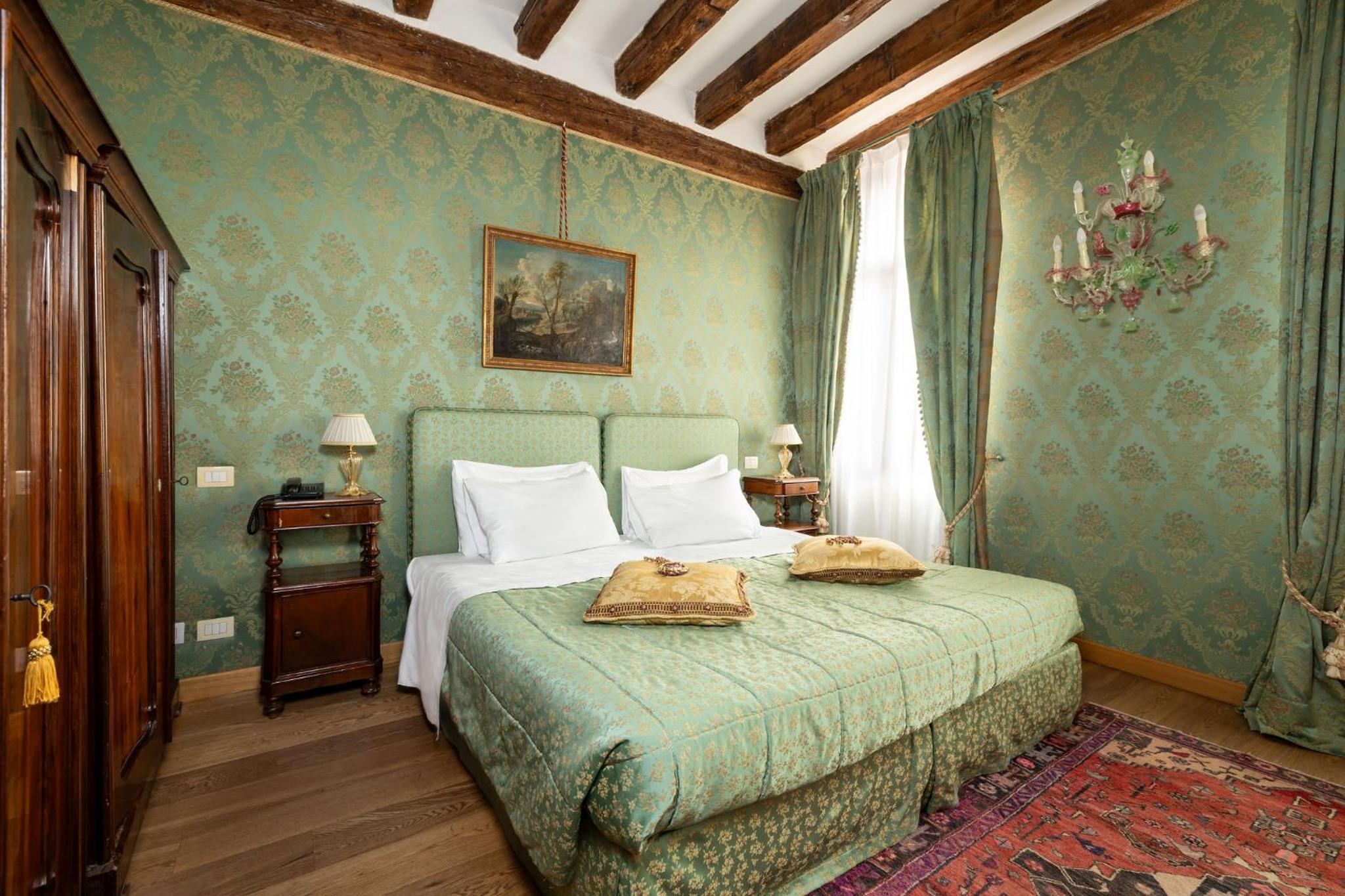 Deluxe Double or Twin Room photo 3