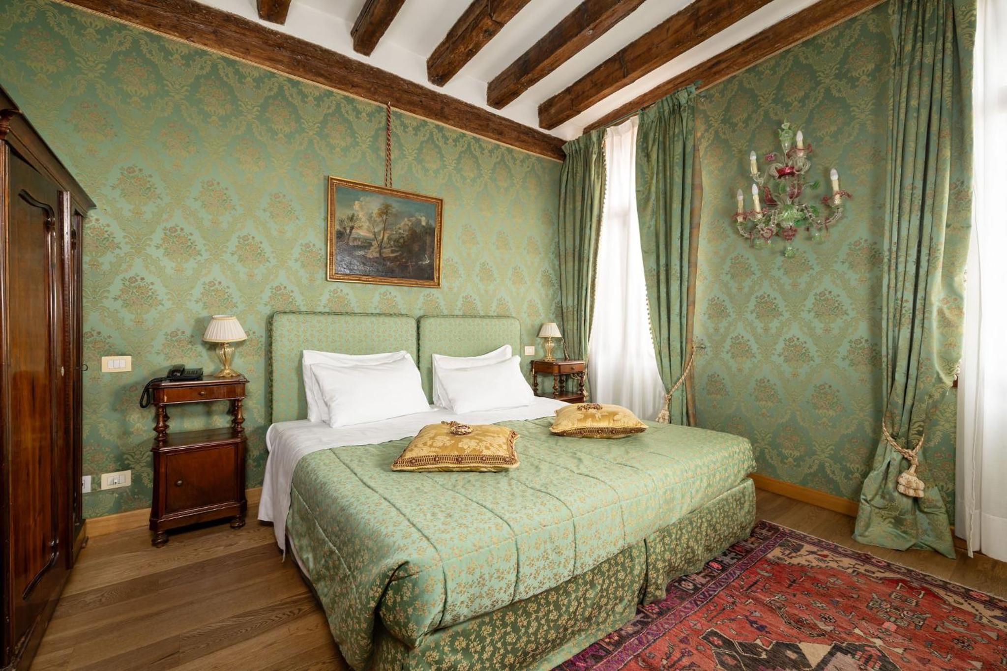 Deluxe Double or Twin Room photo 2