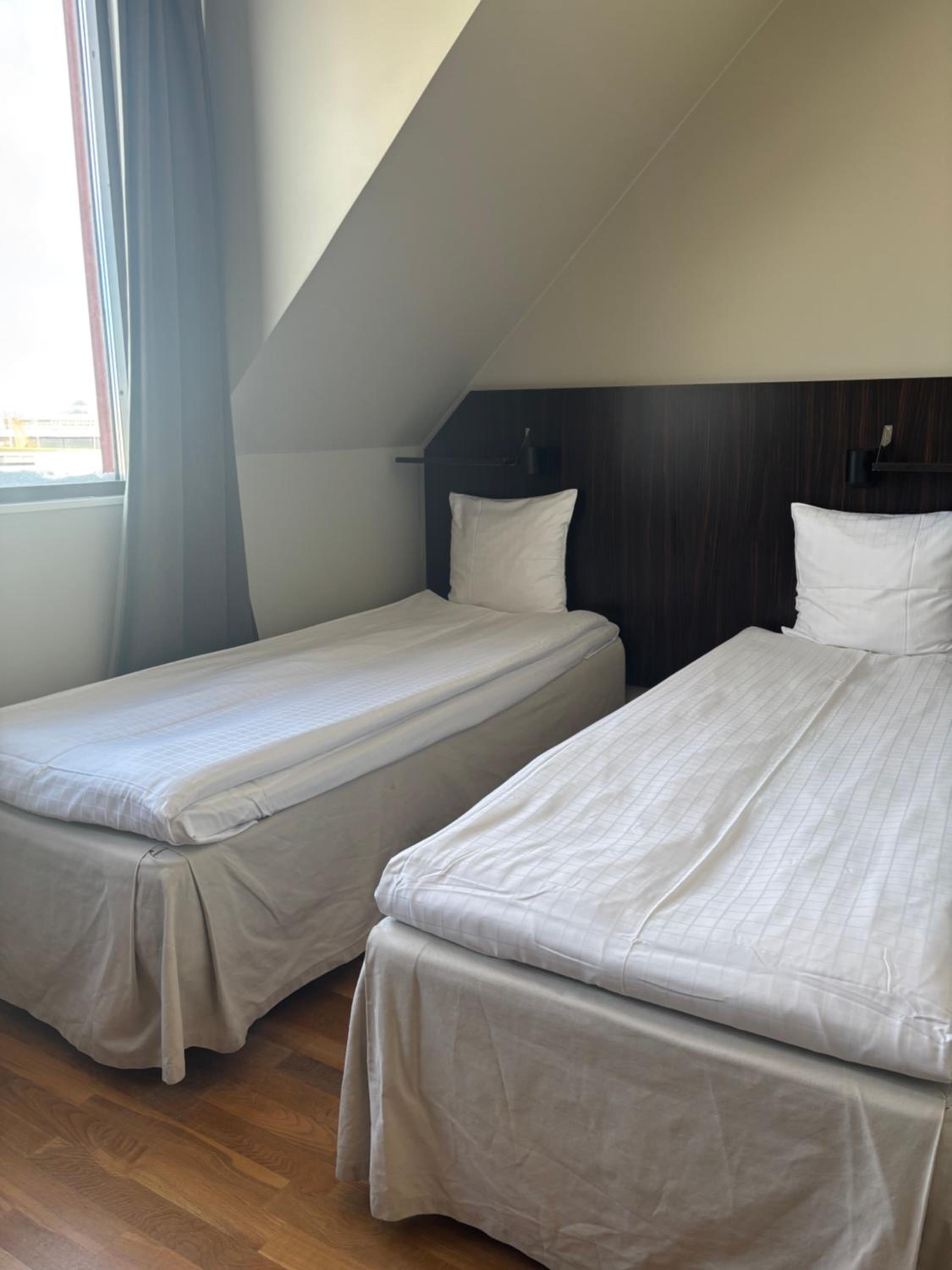 Medium Double Room - Photo 5