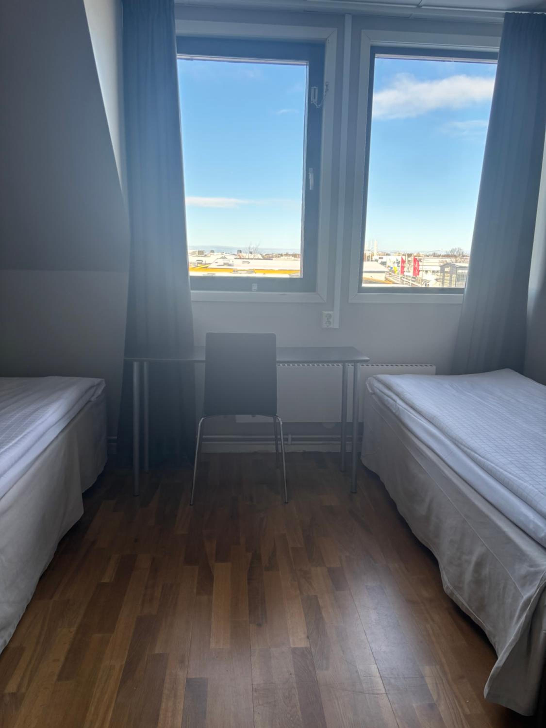 Medium Double Room - Photo 6