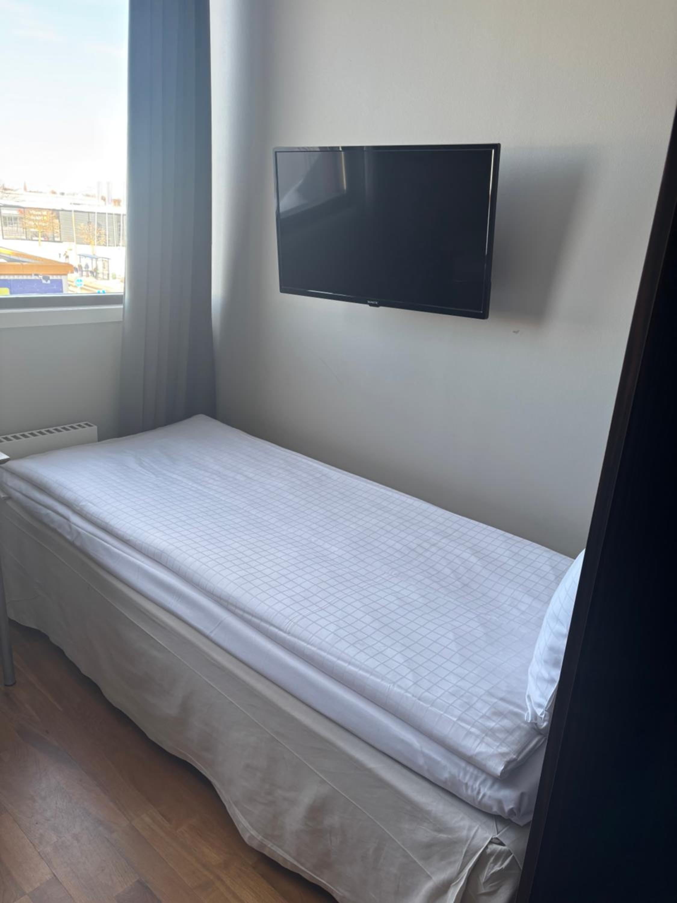 Medium Double Room - Photo 10