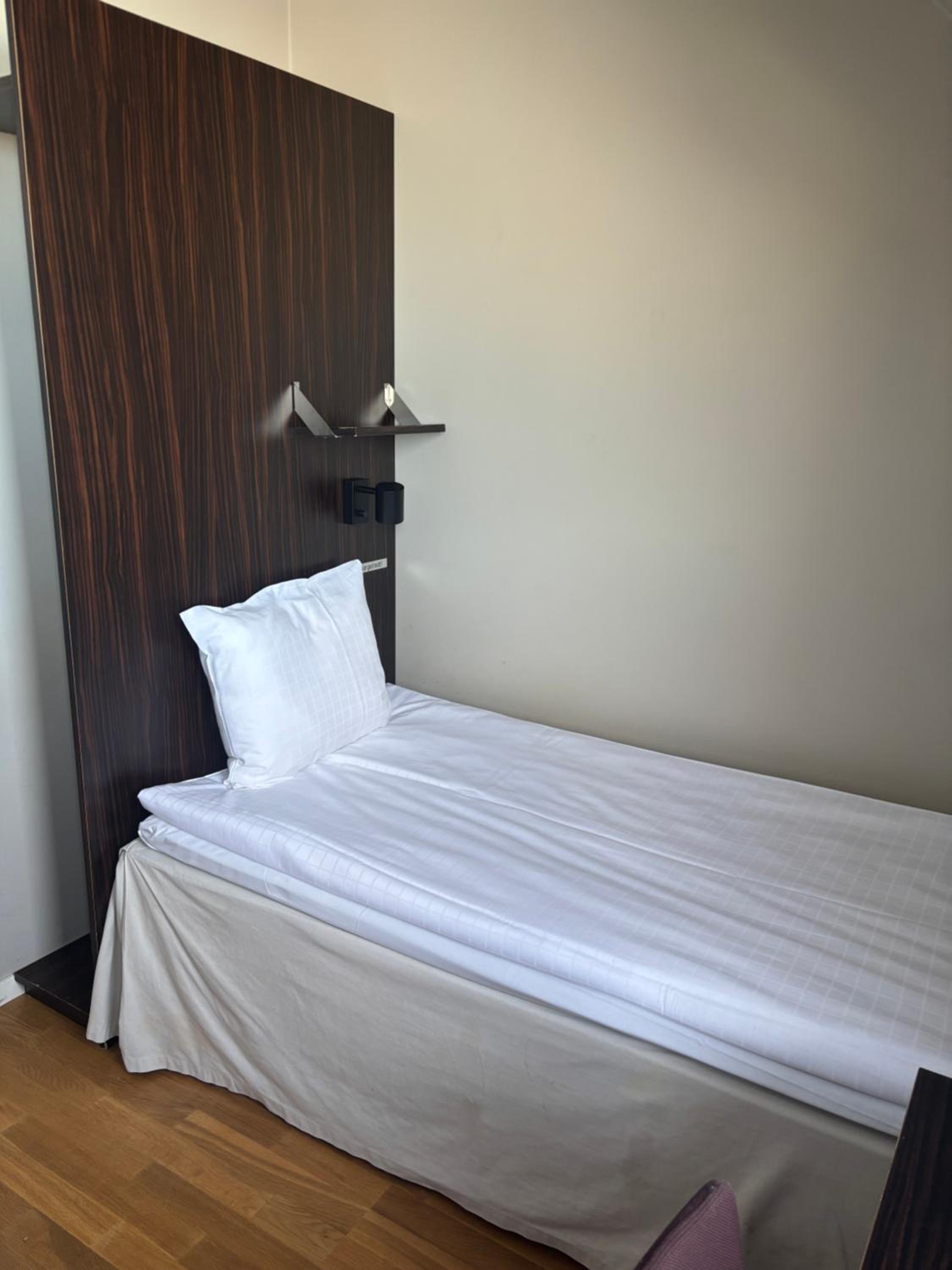Medium Double Room - Photo 14