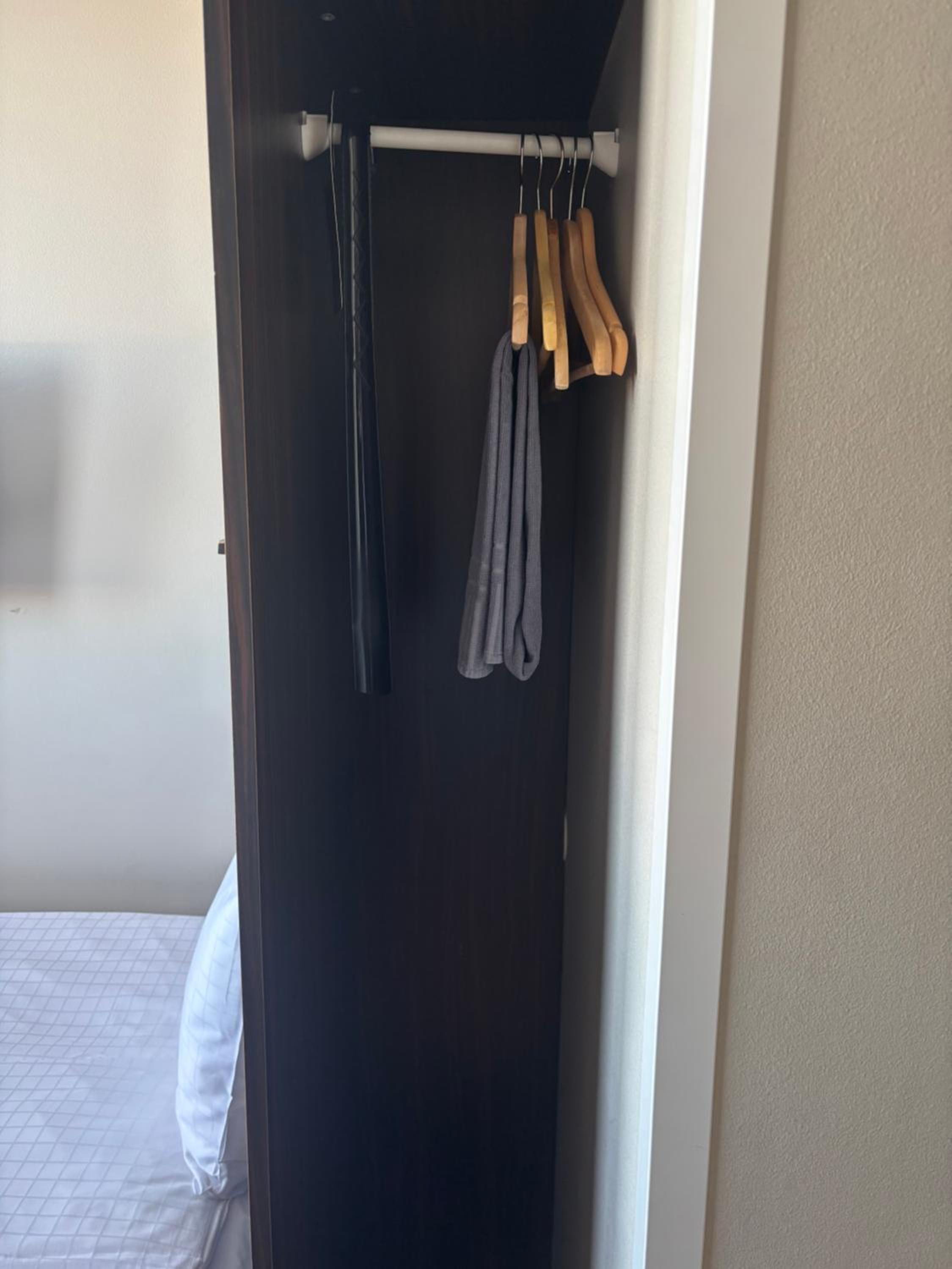 Medium Double Room - Photo 8