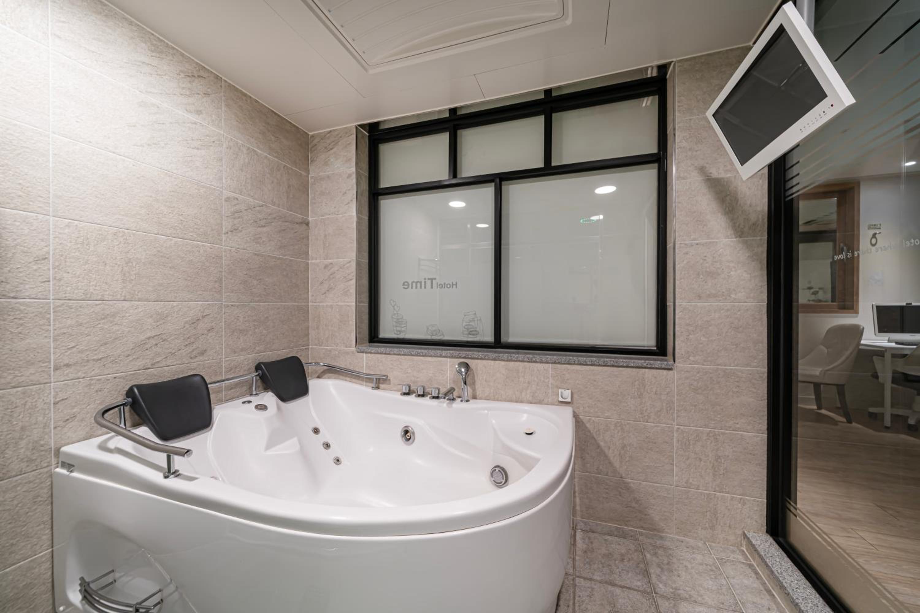 Deluxe Double Room with Bath