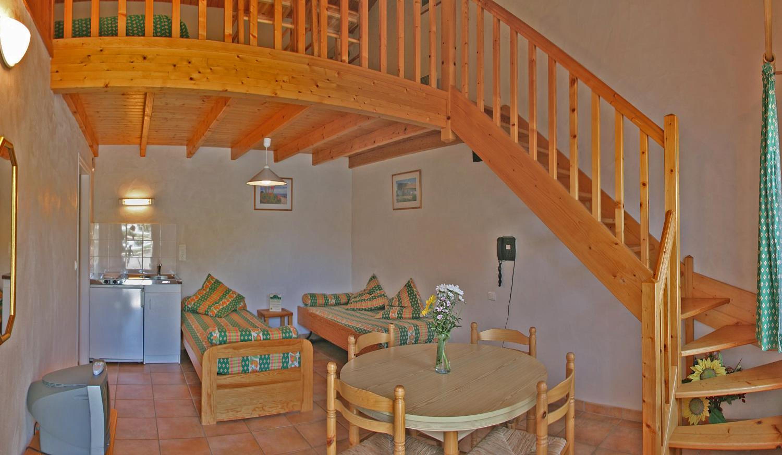 Classic Family Room - Photo 3