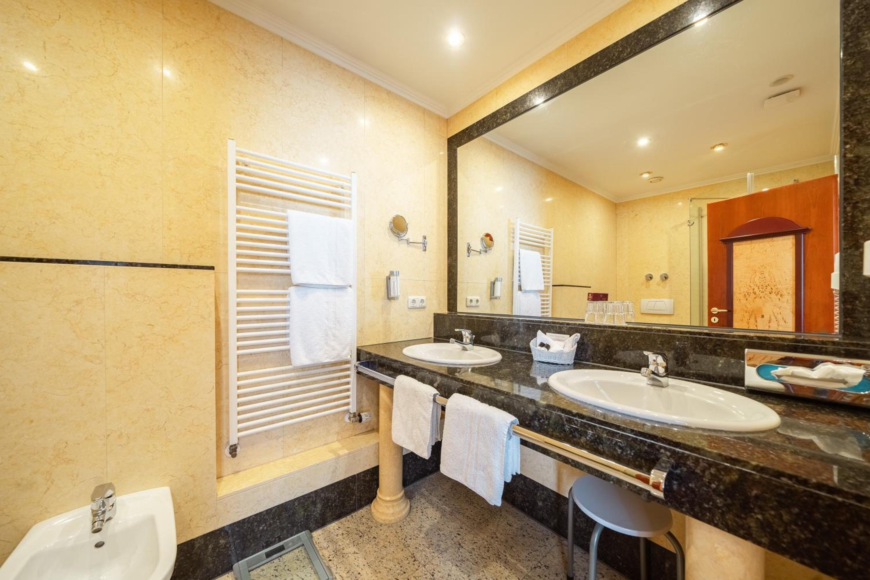 Suite with Balcony photo 3