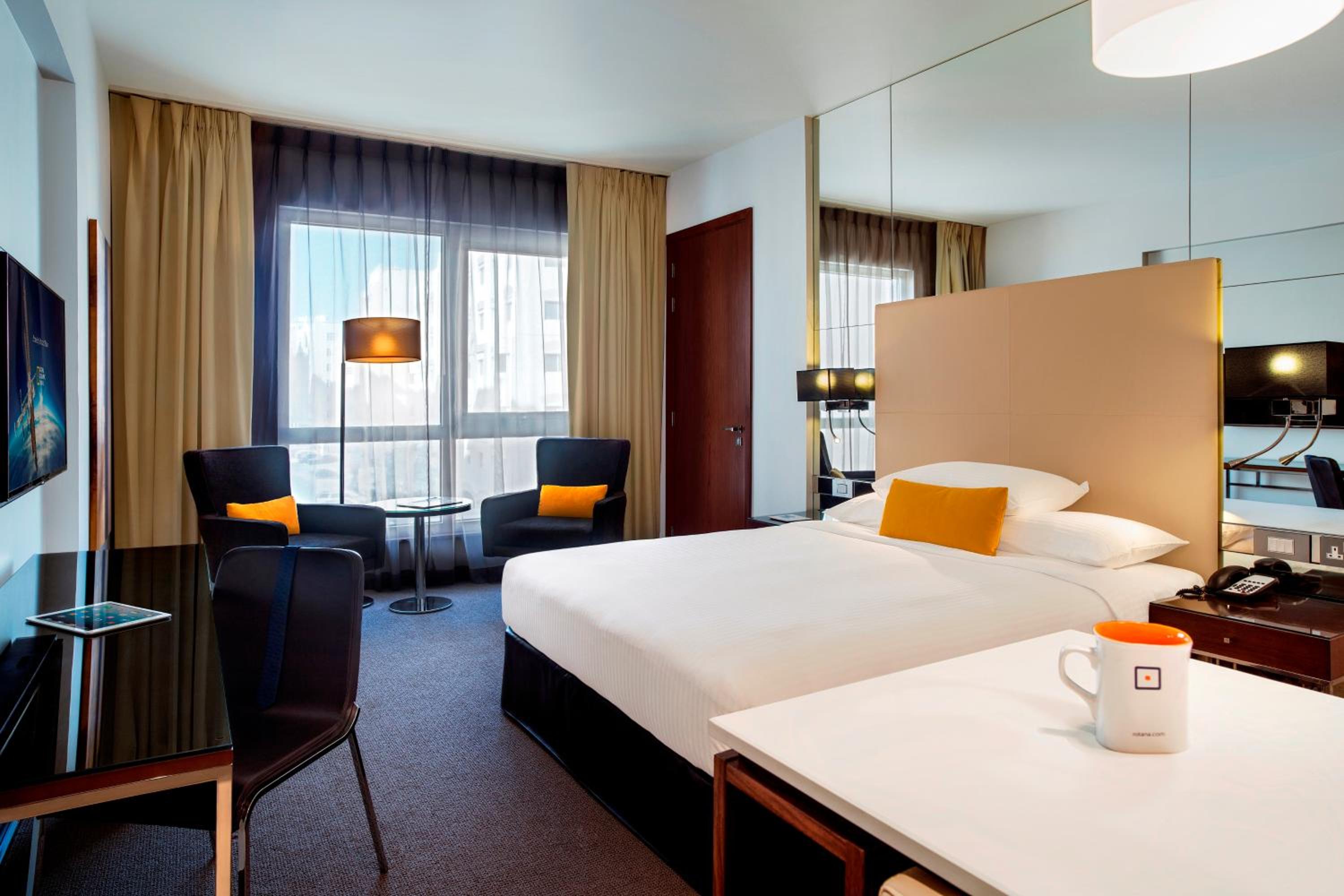 Spacious Centro Room - Queen Bed photo 1