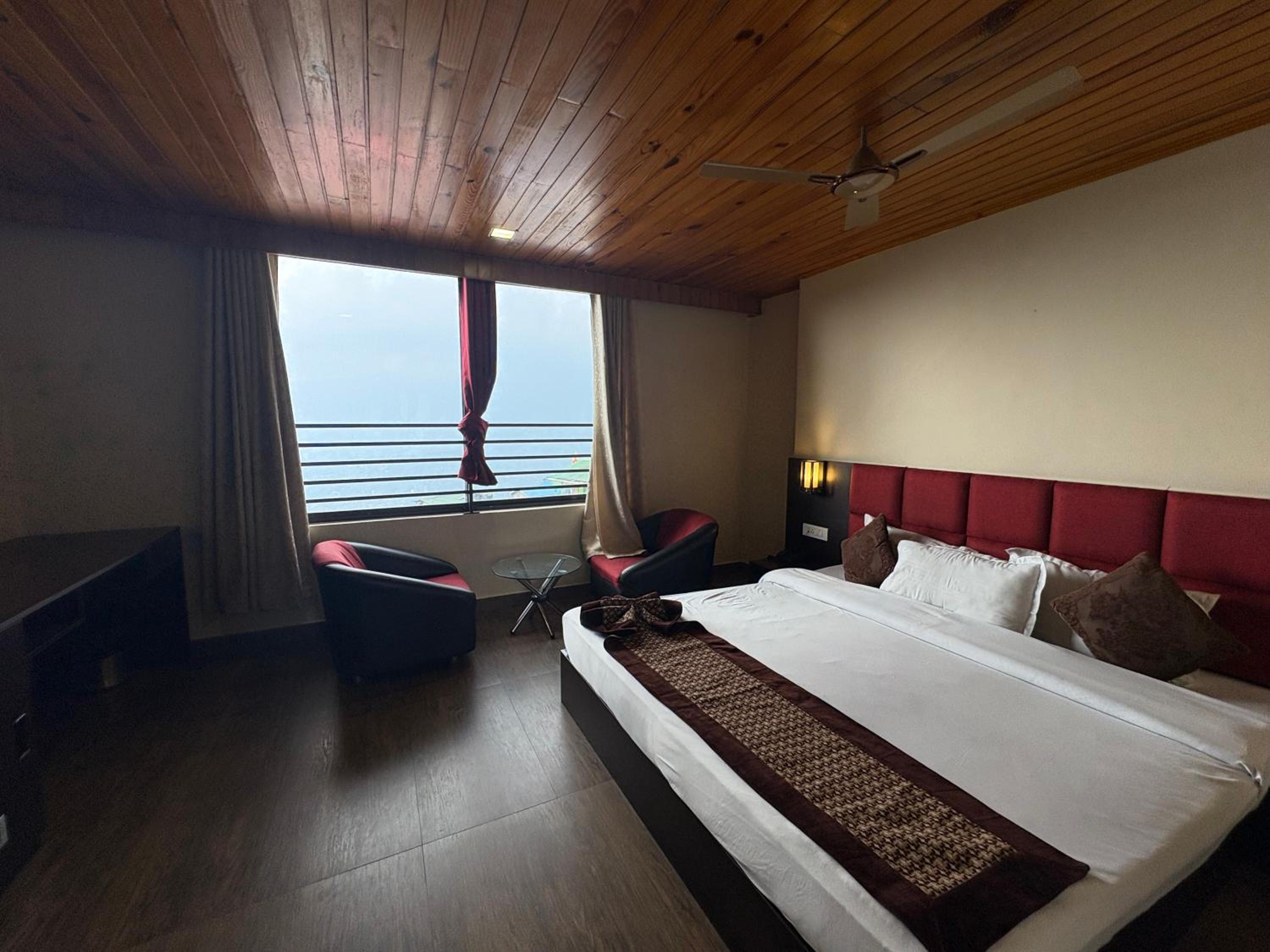 Deluxe Queen Room