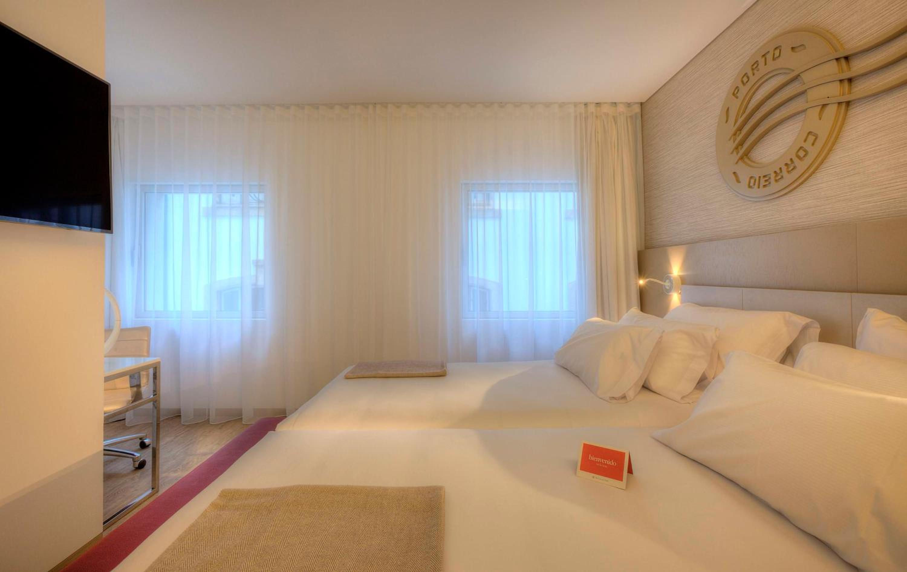 Deluxe Room with Extra Bed photo 3