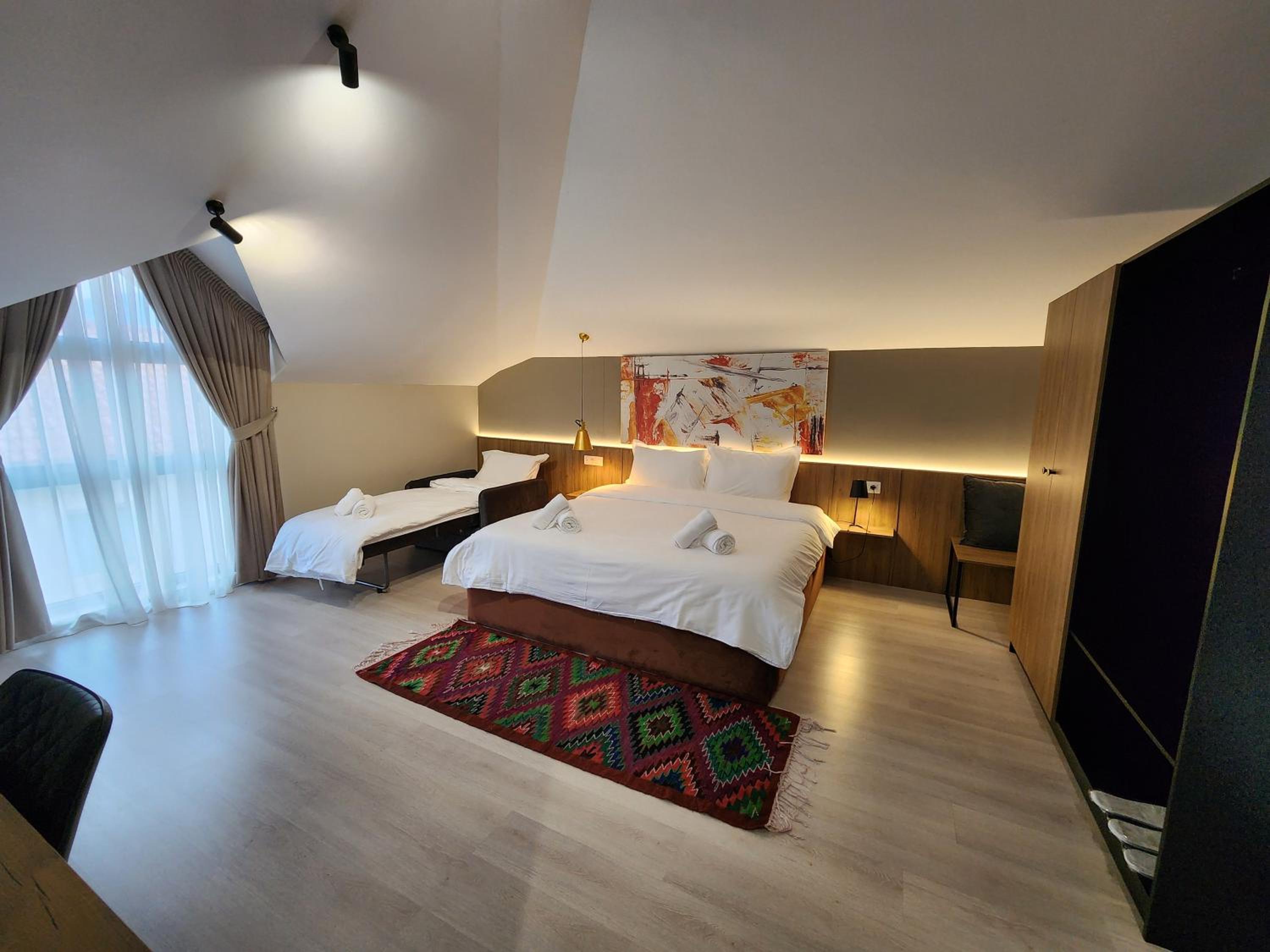 Deluxe Double Room with Extra Bed photo 3