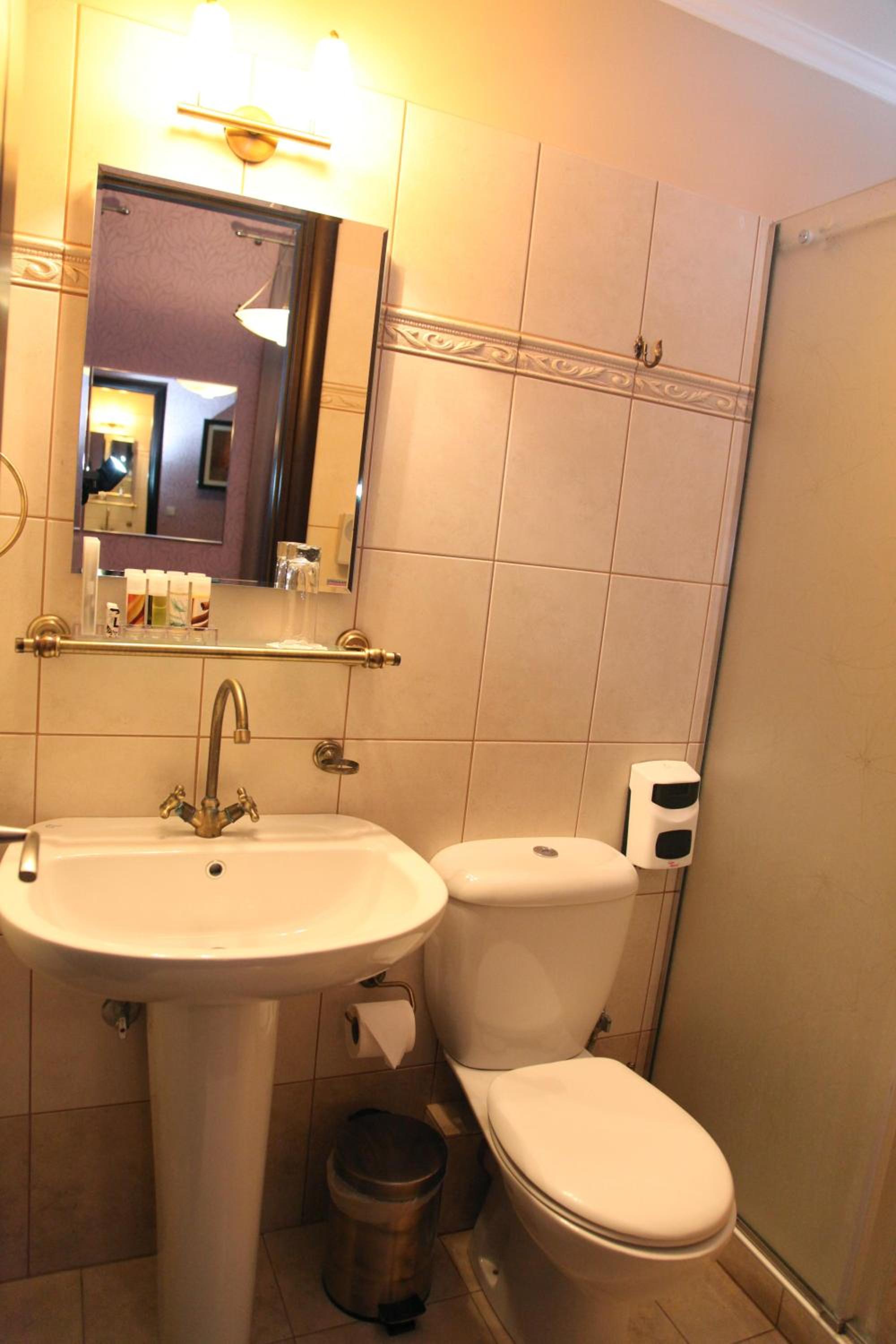Double Room with Balcony and Sea View - Photo 8