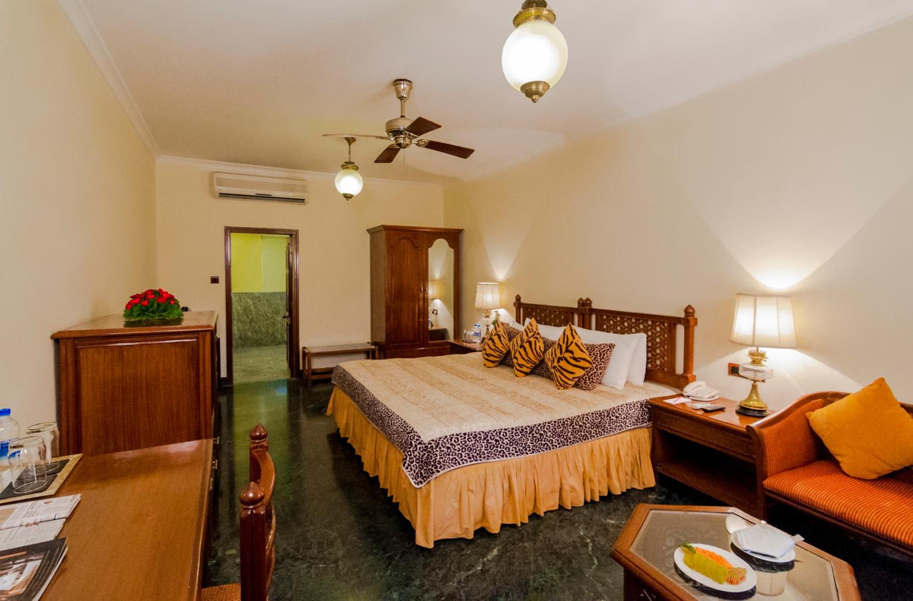 Grand Luxury Suite Twin Bed with Sit-Out