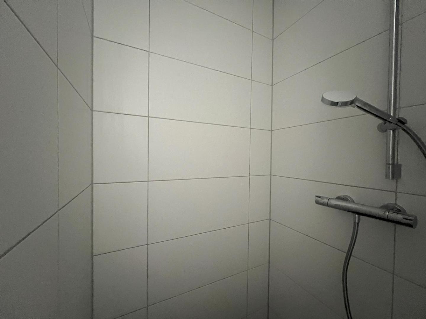 Apartment with Shower - Photo 9