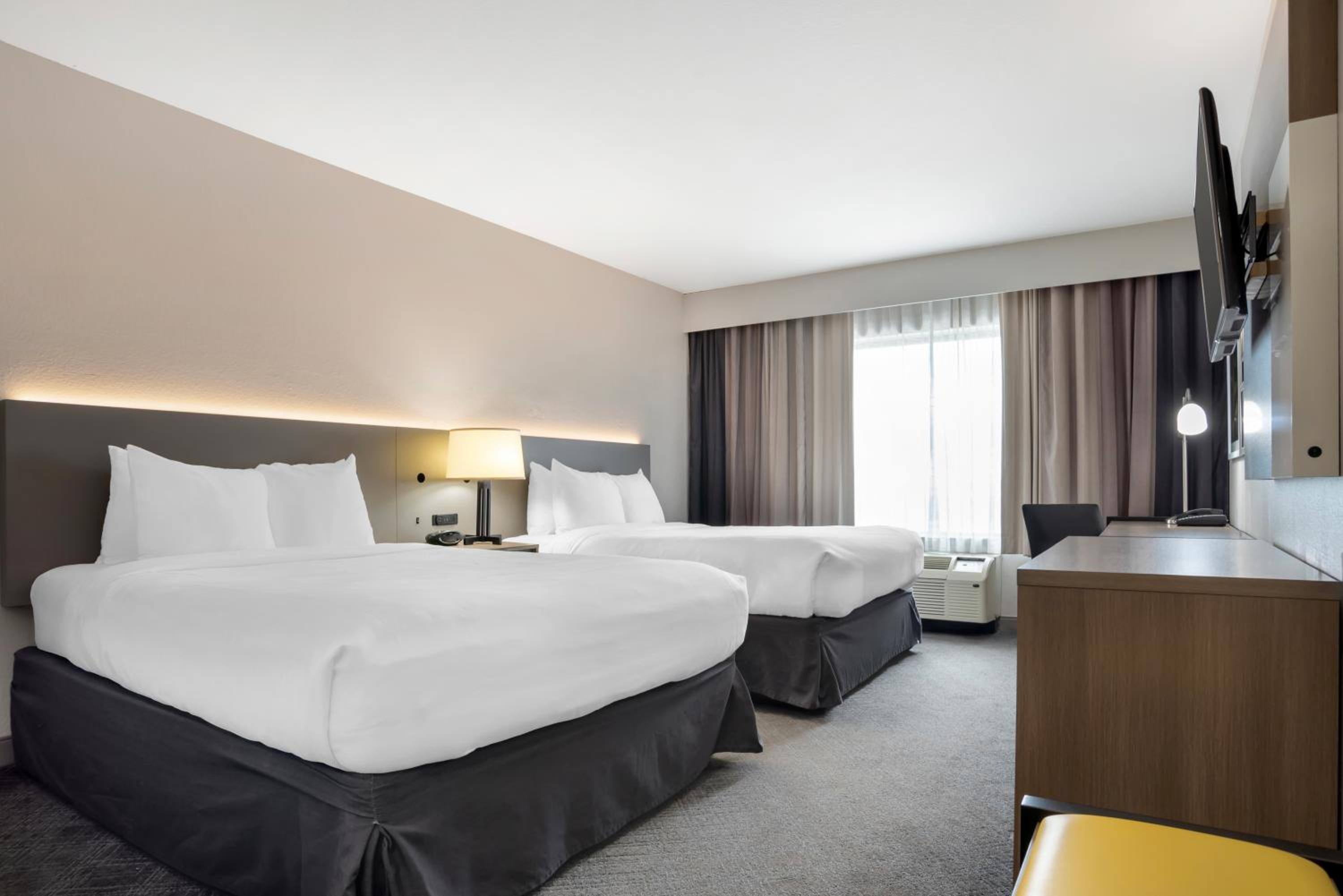 Queen Room with Two Queen Beds - Accessible/Non-Smoking  photo 2