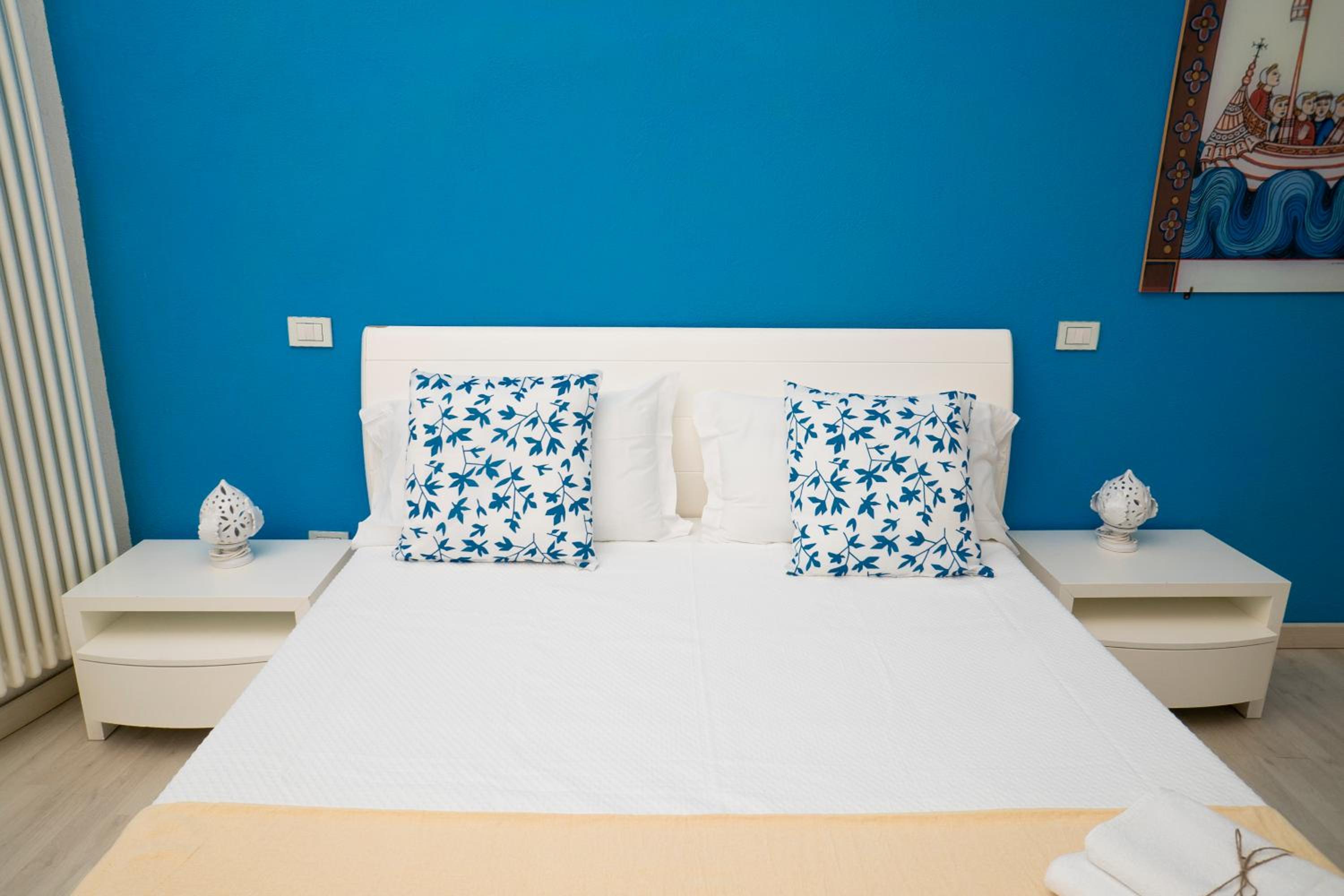 Double Room with Balcony and Sea View - Photo 3