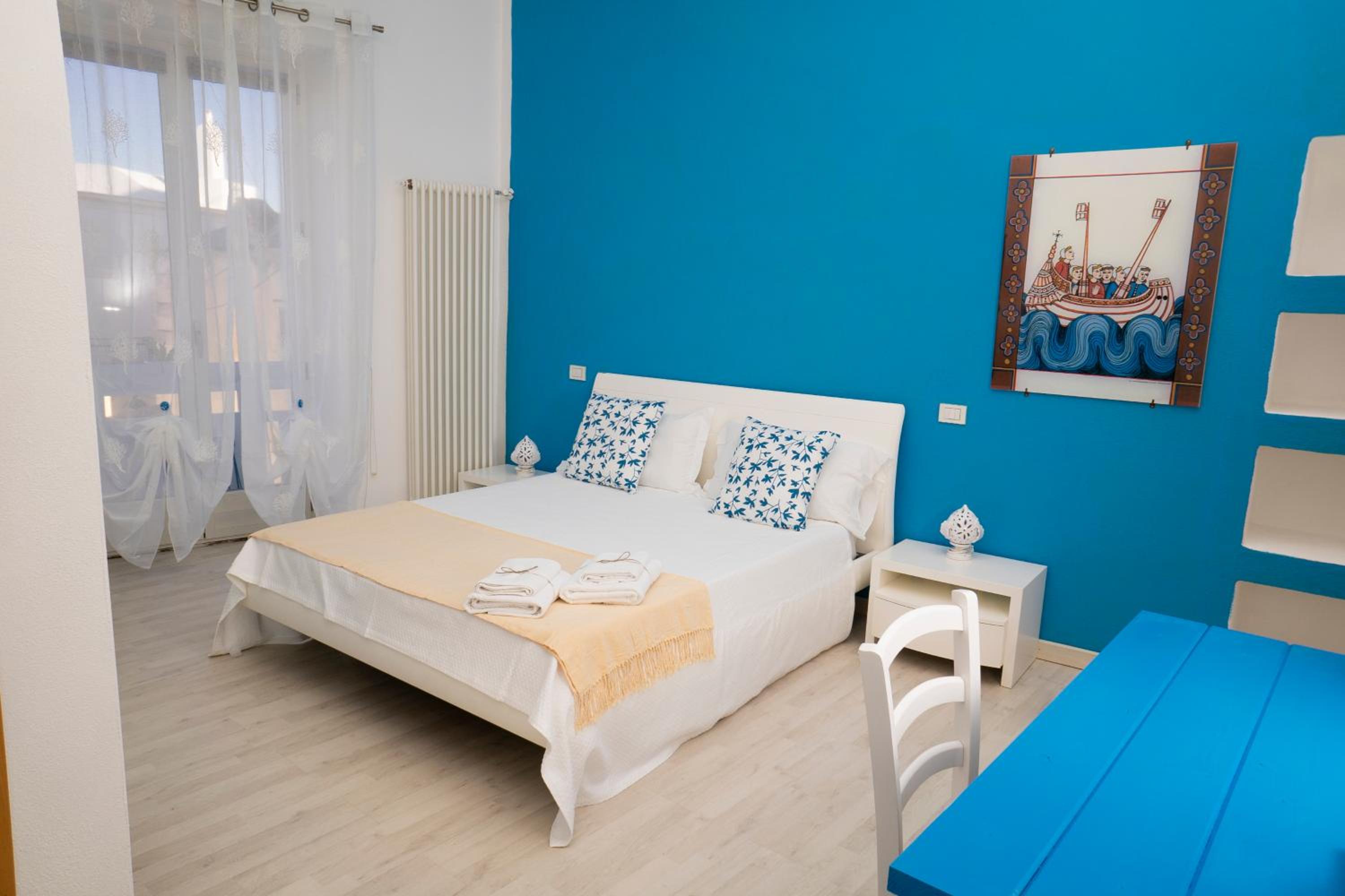 Double Room with Balcony and Sea View - Photo 1