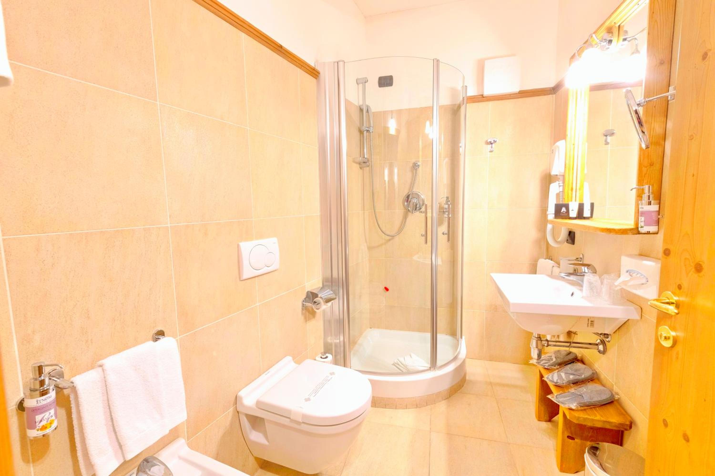 Small Room - Photo 3