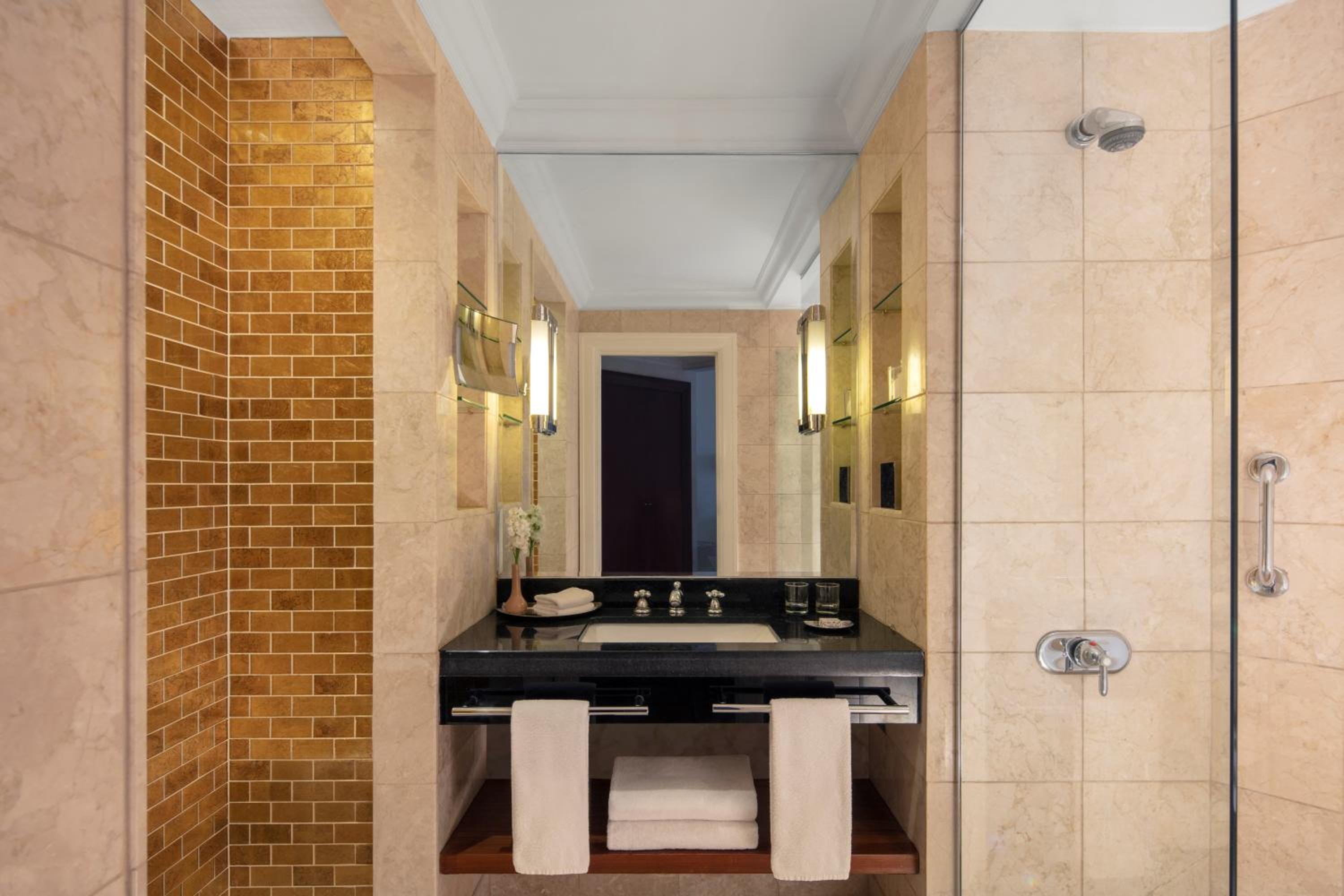 King Room - Club Access - Photo 2