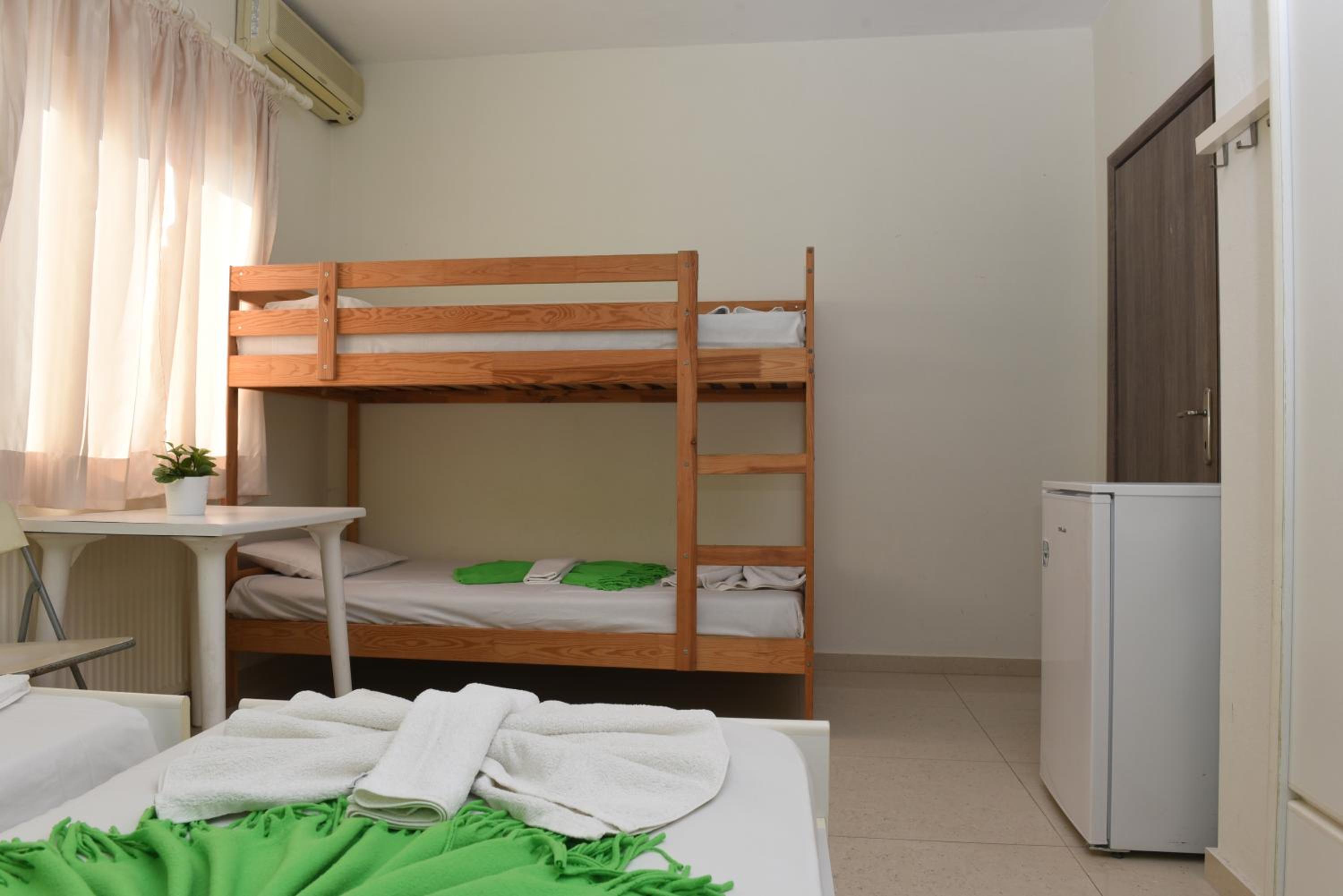 Quadruple Room with Private Bathroom photo 2