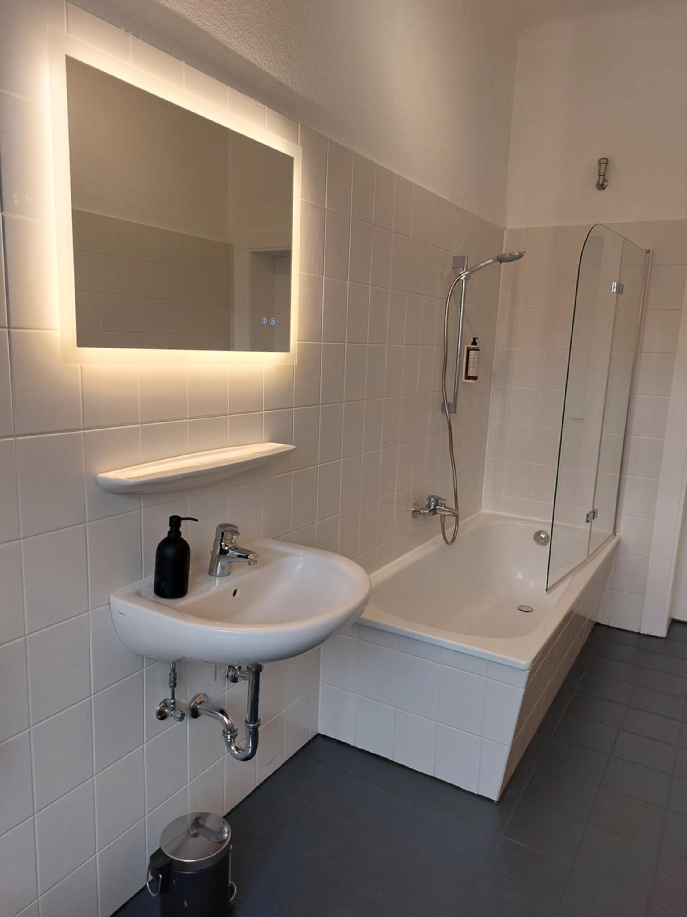 Two-Bedroom Apartment with Balcony photo 2