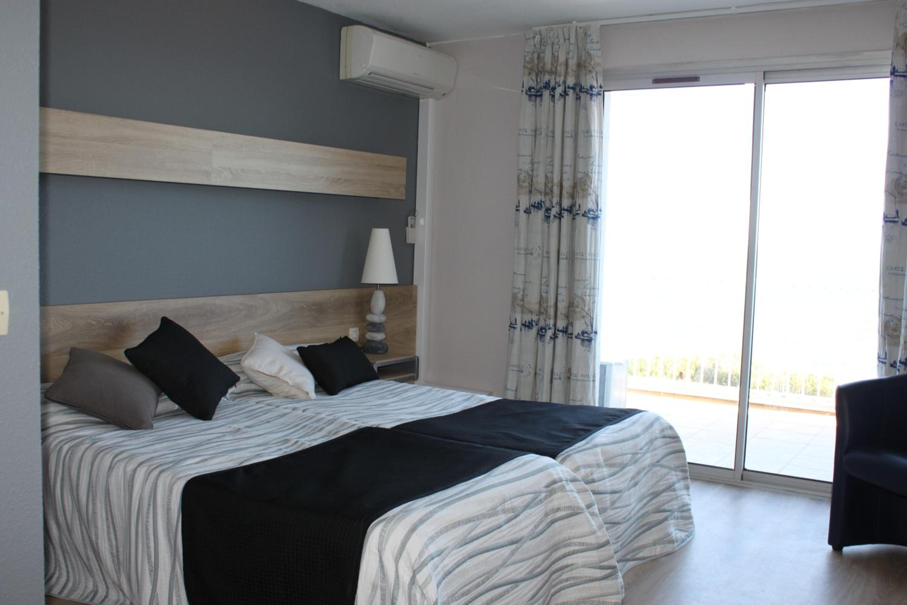 Apartment with Sea View photo 2