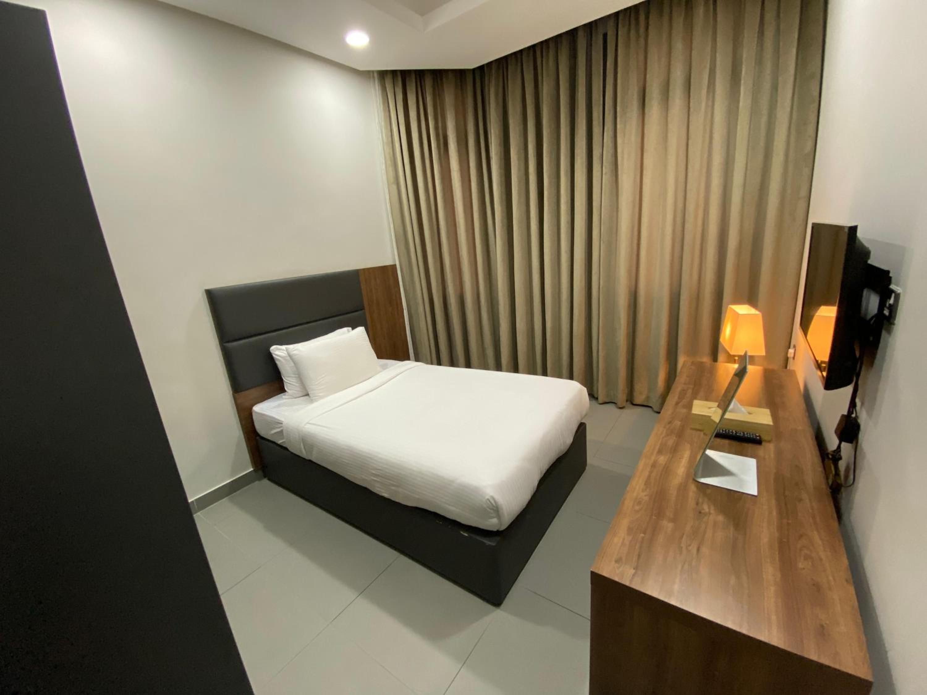 Deluxe Family Suite - Photo 1