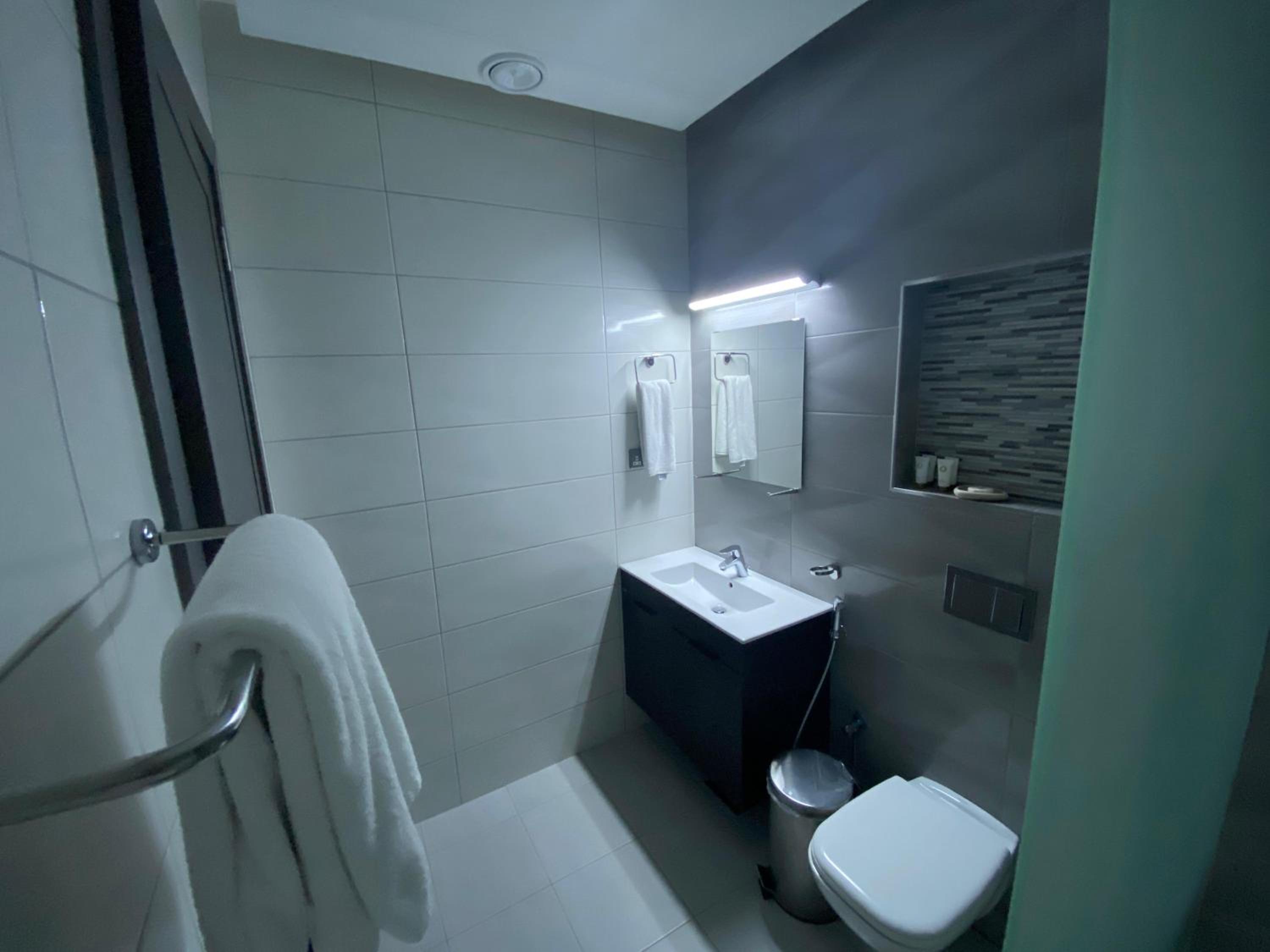 Deluxe Family Suite - Photo 6